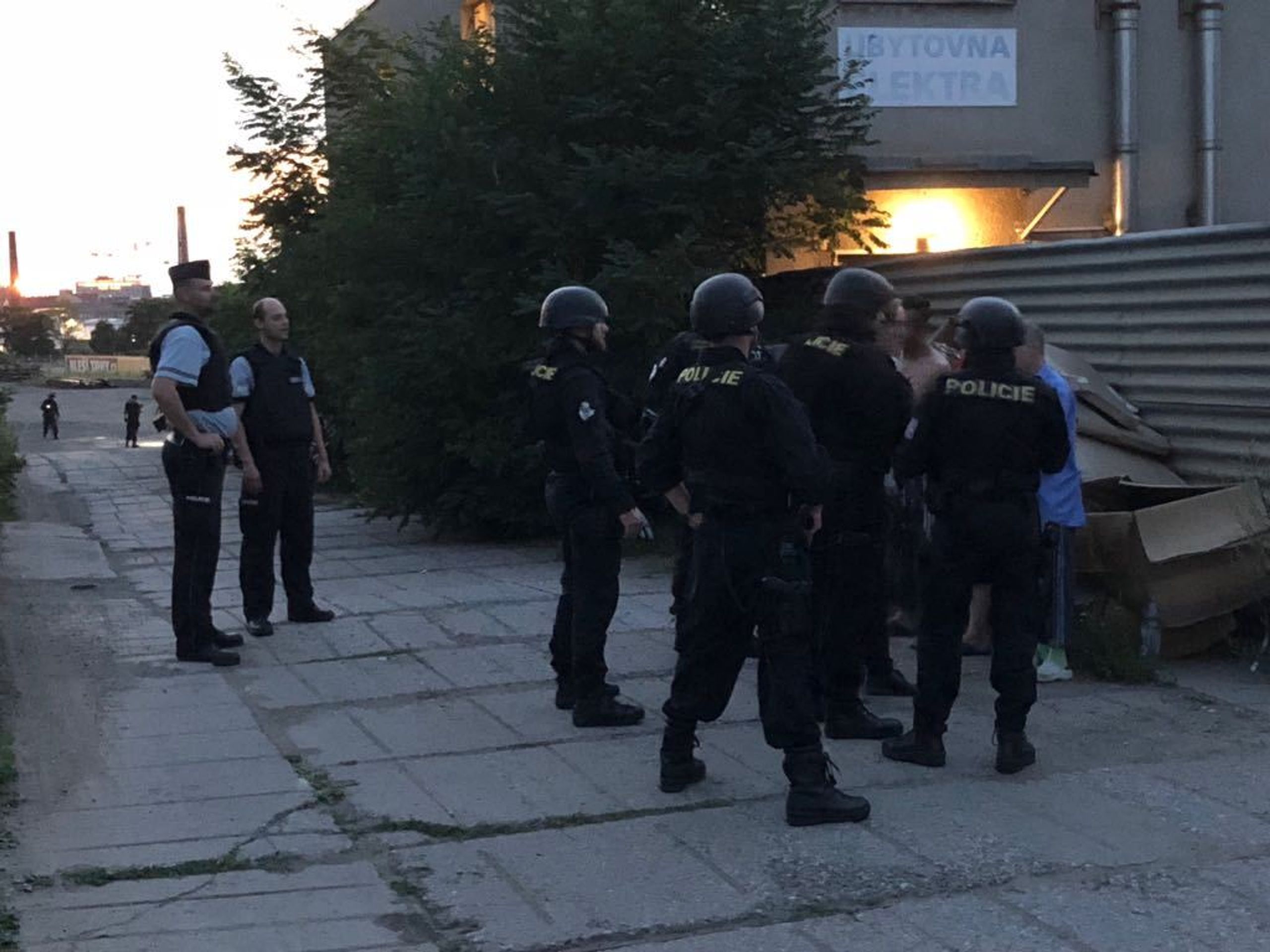 Střelba v ubytovně na Praze 9 - 5 - GALERIE: Střelba na ubytovně v Praze (6/6)