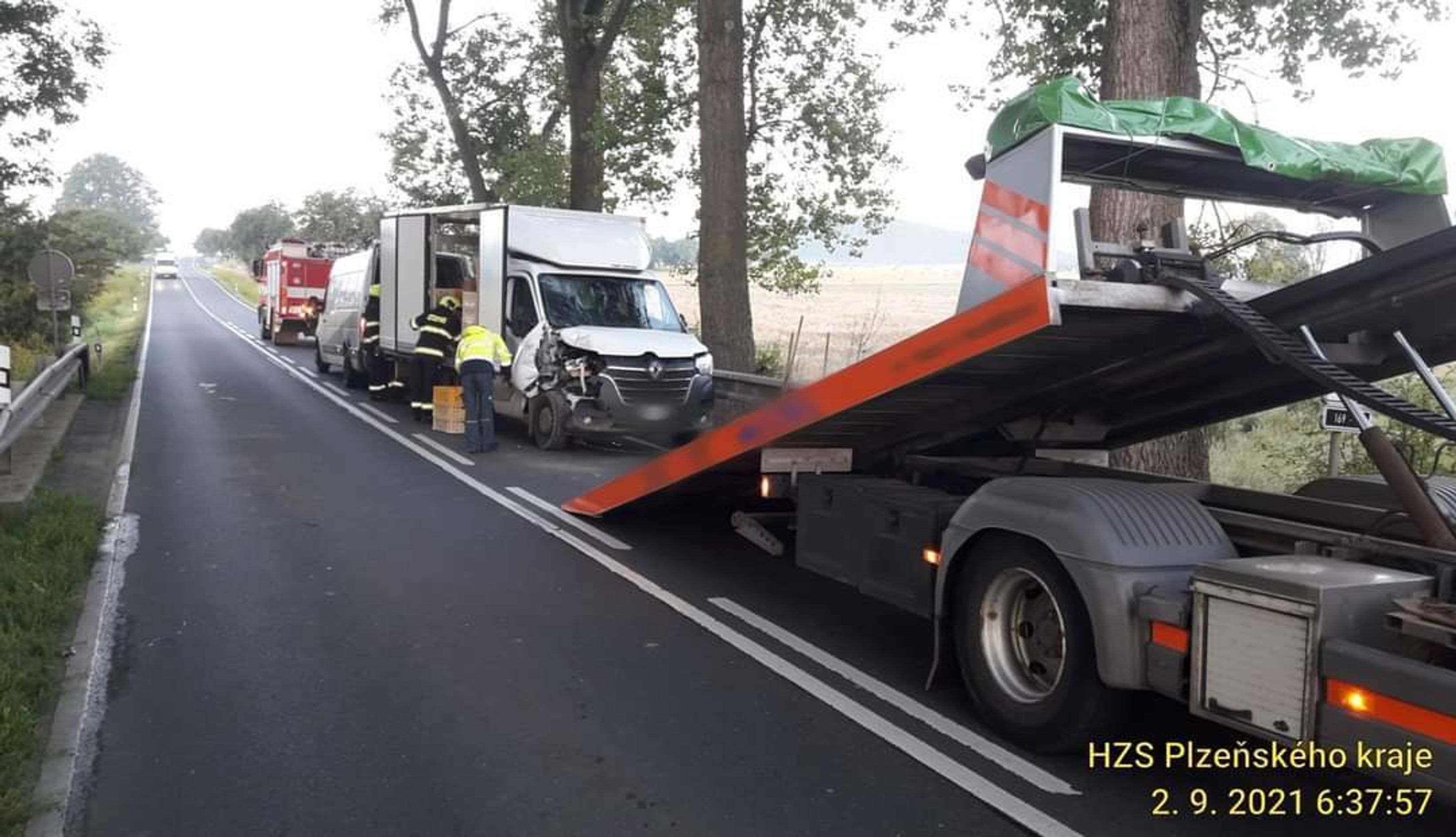 Srážka traktoru s dodávkou na Plzeňsku - 4 - GALERIE: Srážka dodávky a traktoru na Plzeňsku (1/4)