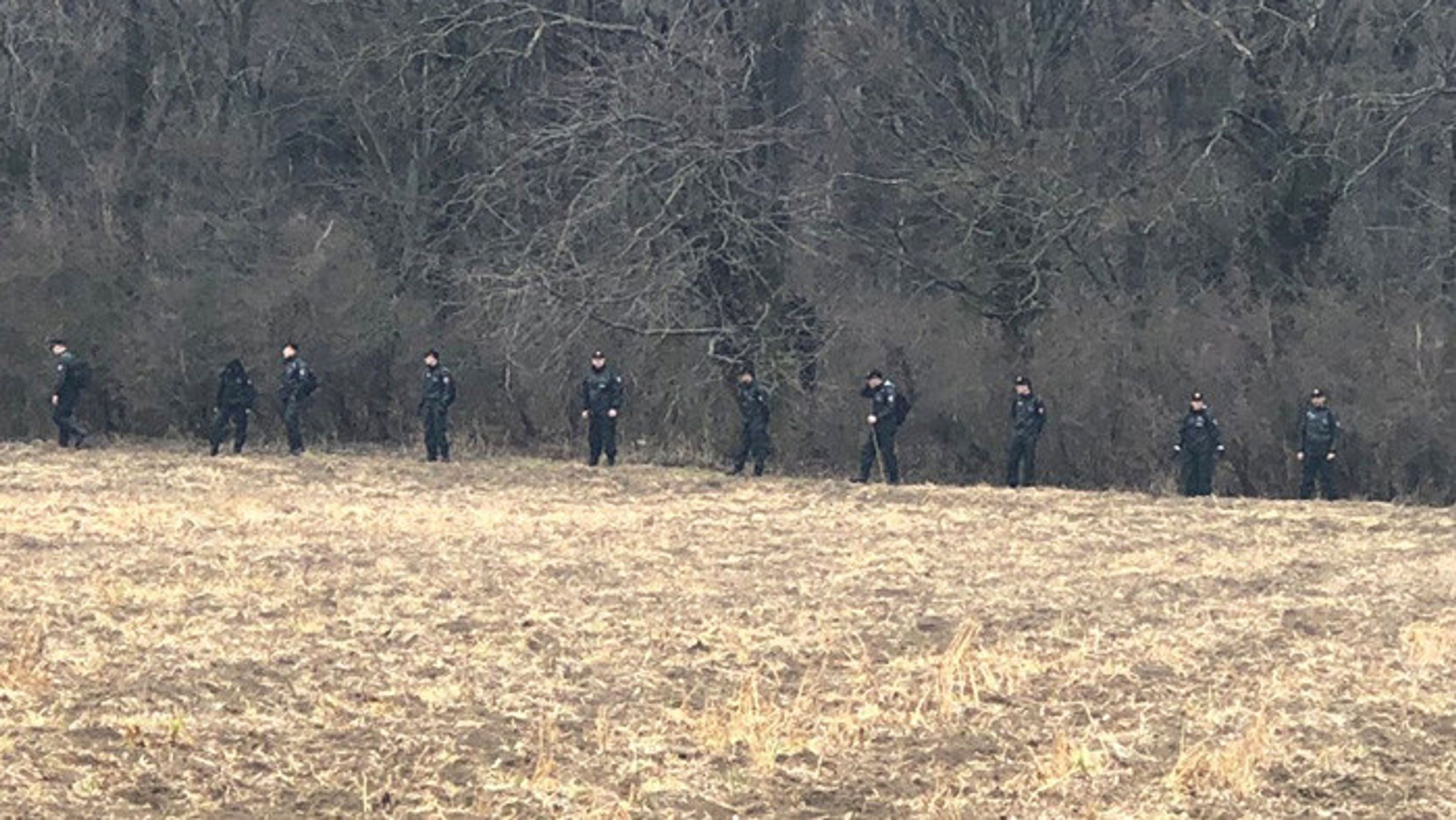 Policisté pátrají po vražedné zbrani - 3 - GALERIE: Policisté pátrají po vražedné zbrani (3/4)