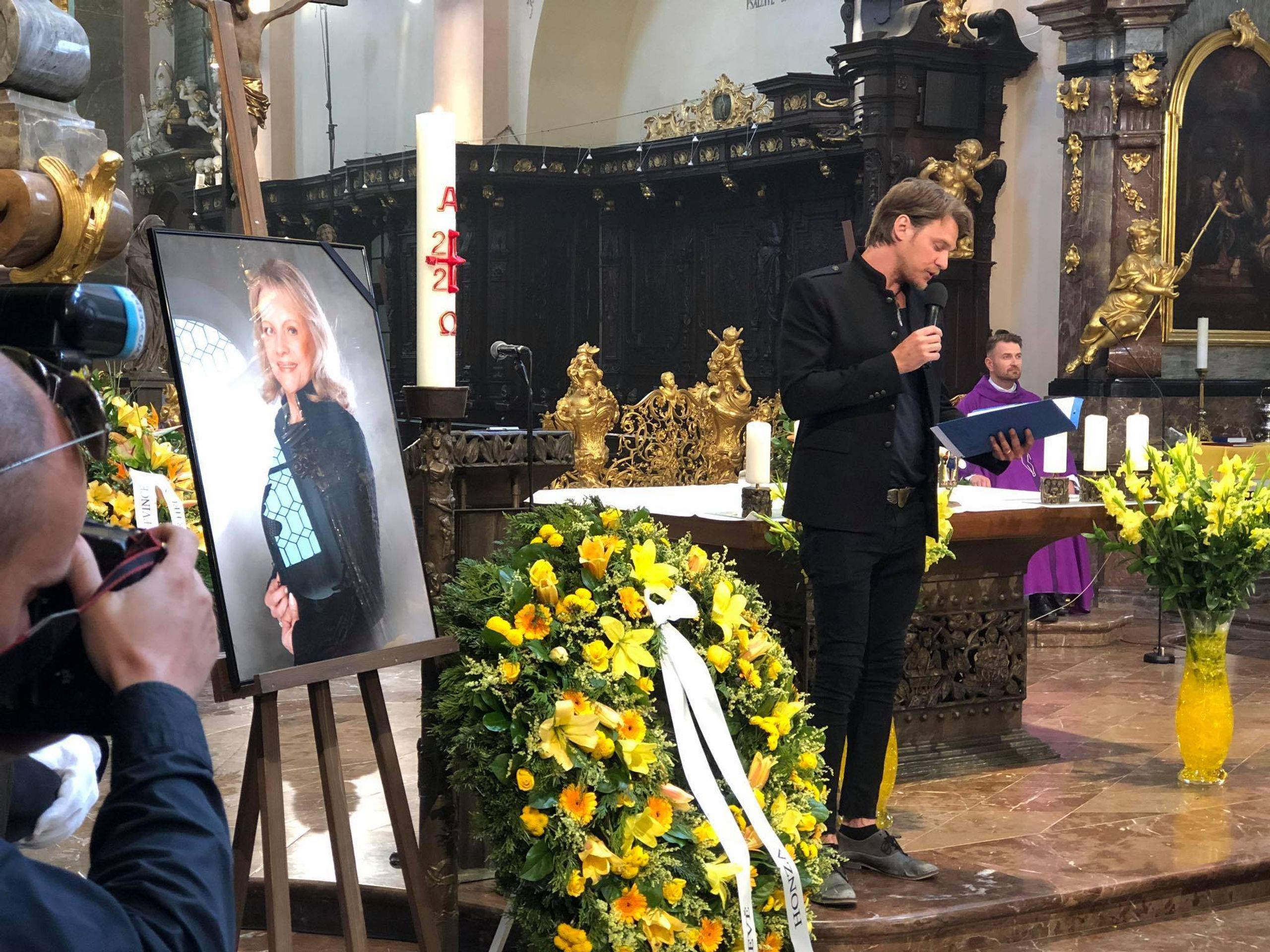 Mše za Evu Pilarovou - Vojtěch Dyk - GALERIE: Mše za Evu Pilarovou (17/19)