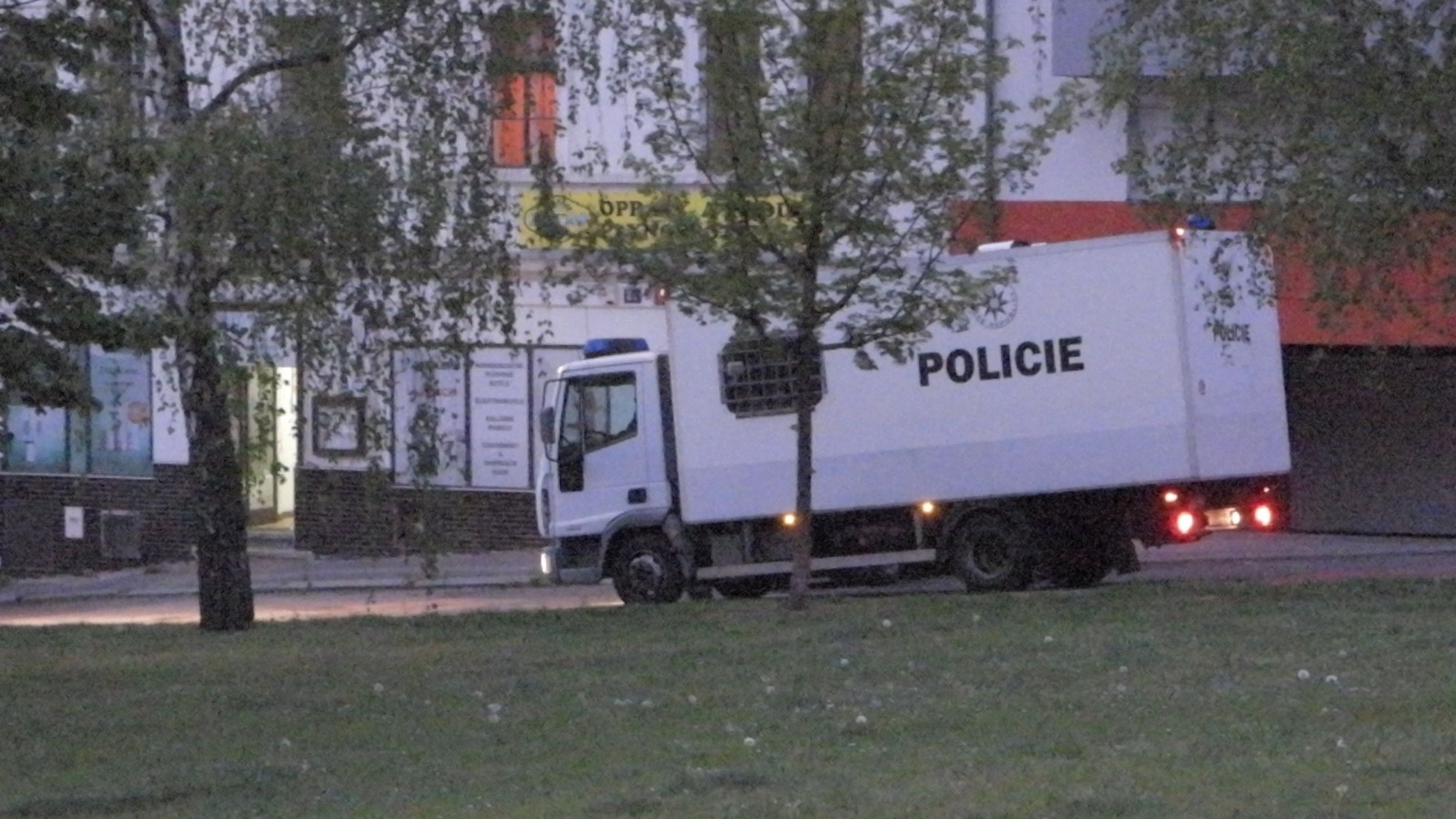 Zásah v domě hrůzy v Pechlátově ulici v Praze - 15 - GALERIE: Zásah policie v domě hrůzy v Pechlátově ulici (5/19)