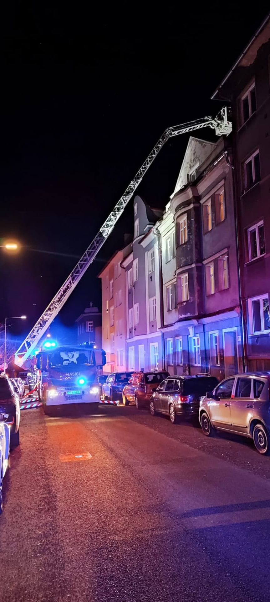 Požár bytu v Chomutově - Hořel byt v Chomutově a domy na Přerovsku a Znojemsku (2/5)
