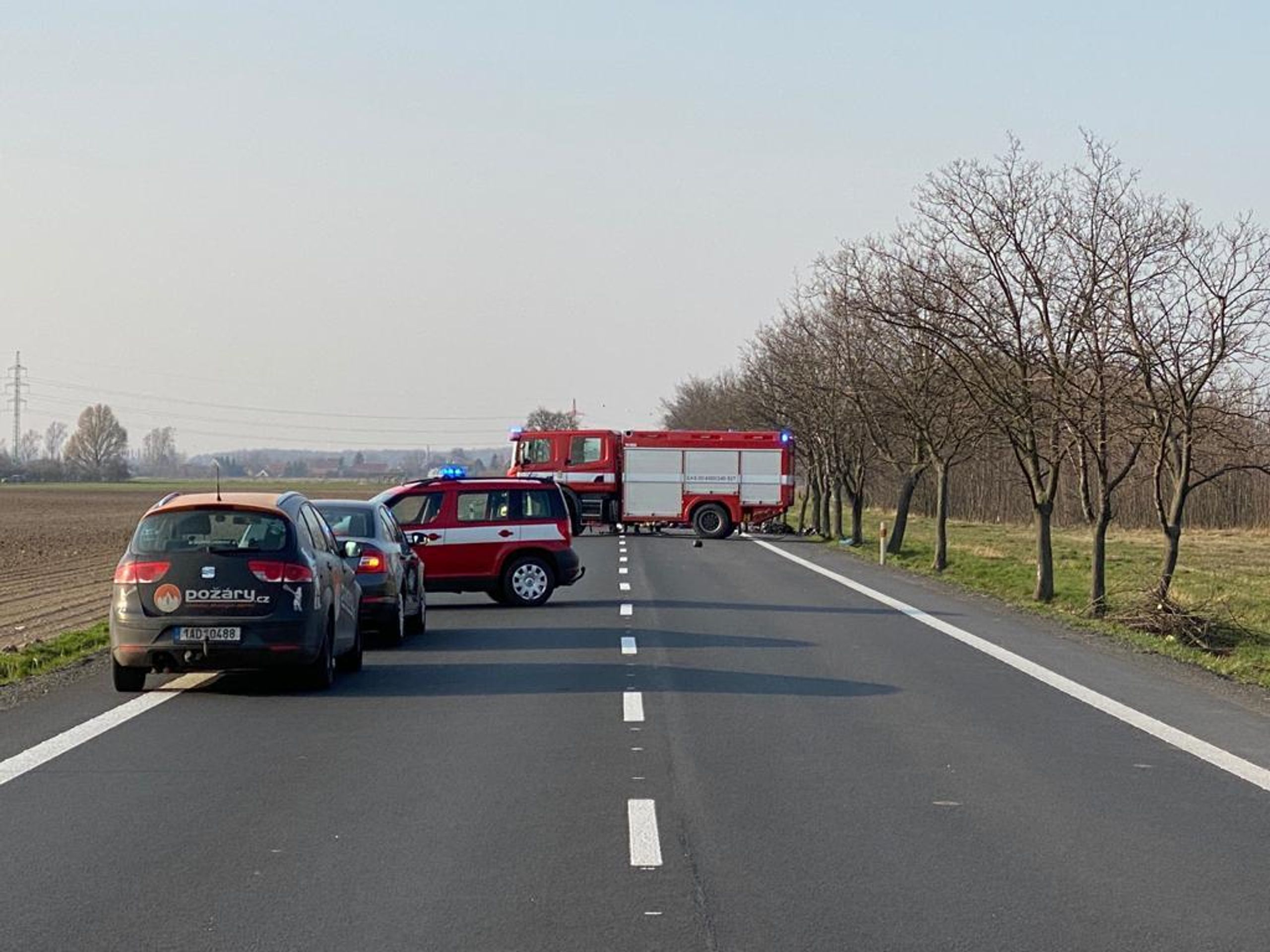 Nehoda dvou motocyklů u Poděbrad - 1 - GALERIE: Nehoda motorek u Poděbrad (1/7)