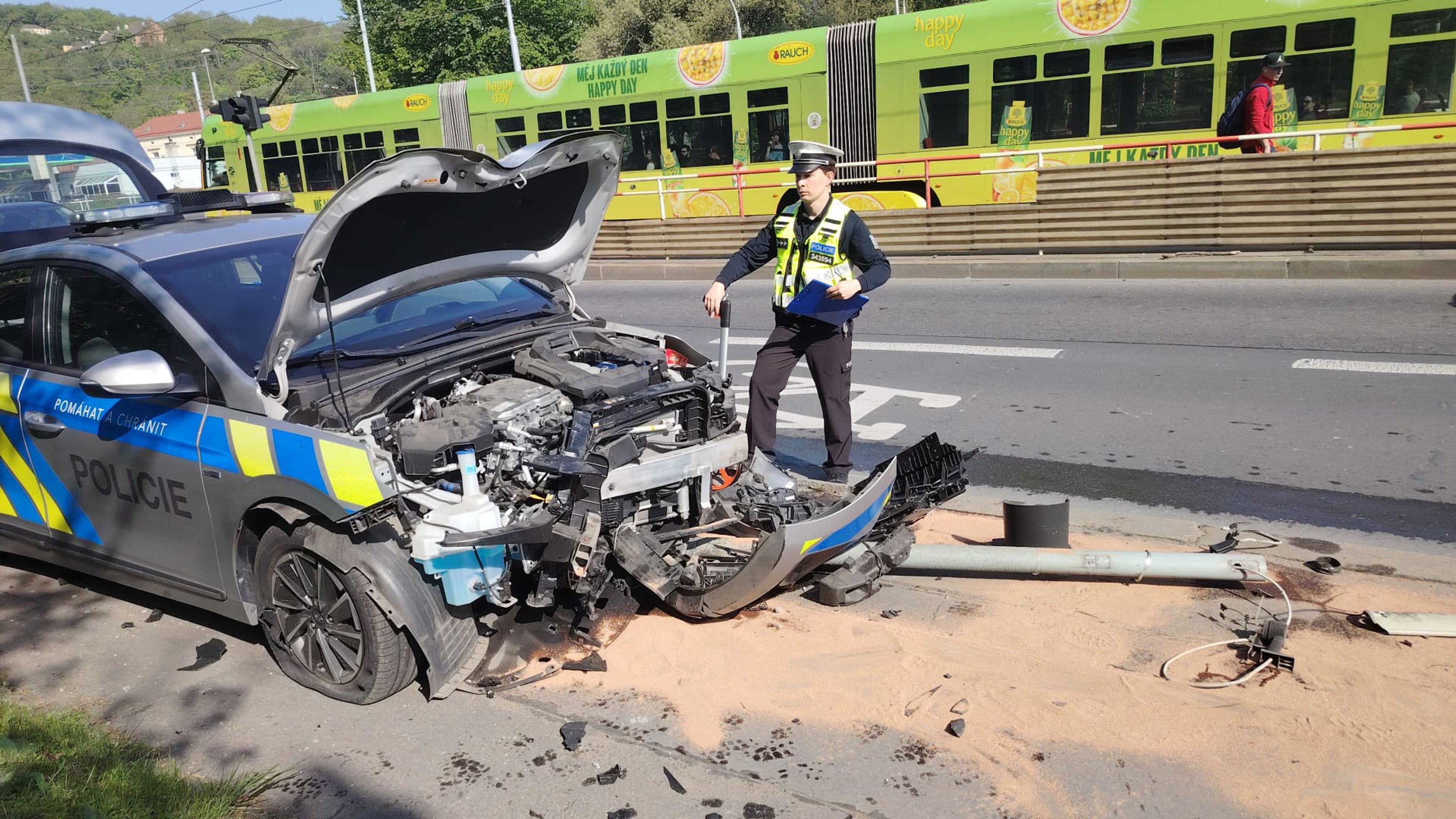Nehoda policejního auta 1. 5. 2025 - Nehoda policejního auta, 1. 5. 2025 (7/16)