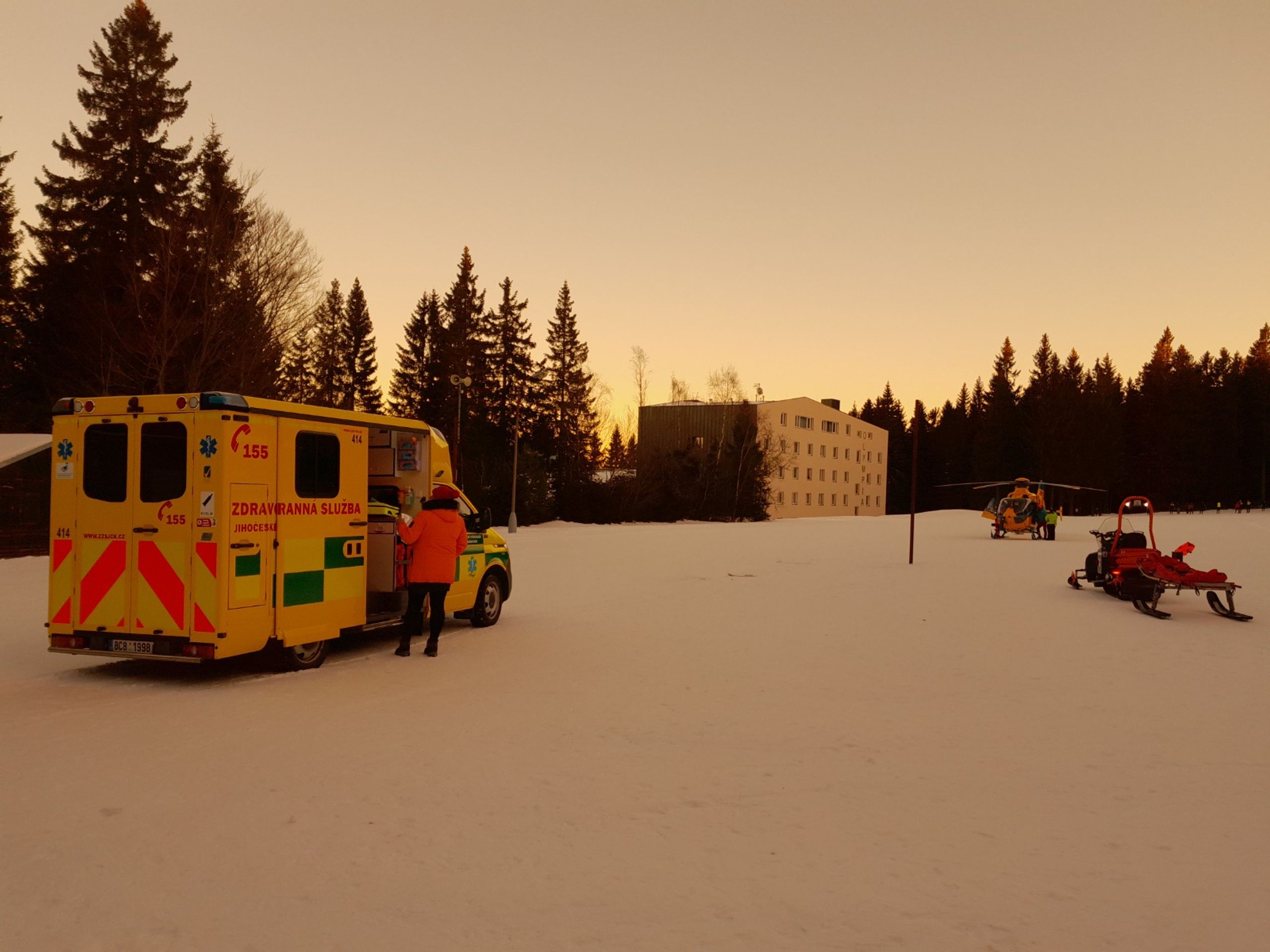 Na Šumavě se při lyžování vážně zranilo dítě - Na Šumavě se vážně zranil 10letý lyžař (3/6)