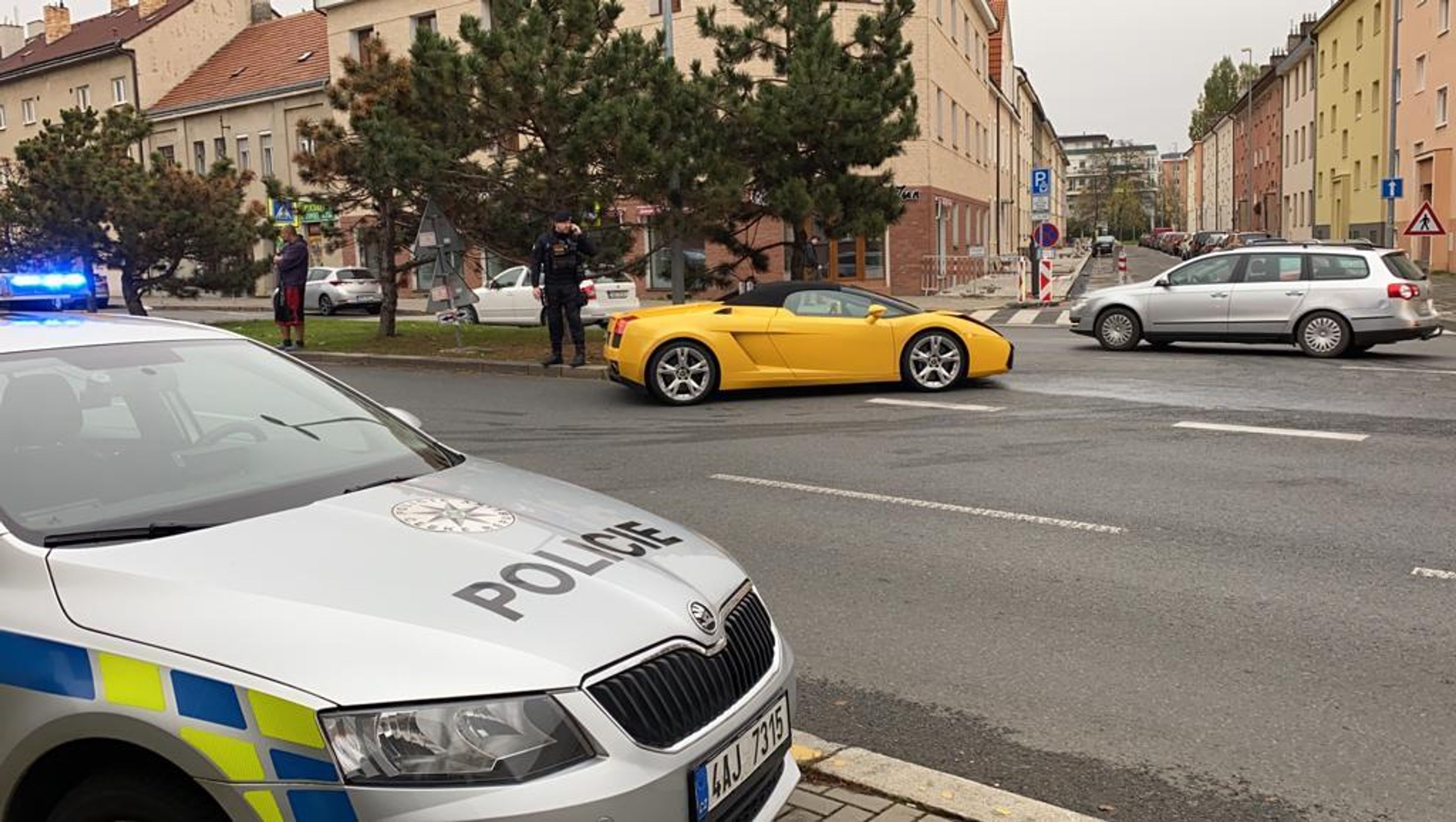 Nehoda opilého řidiče Lamborghini v Praze - 6 - GALERIE: Nehoda opilého řidiče Lamborghini v Praze (6/7)