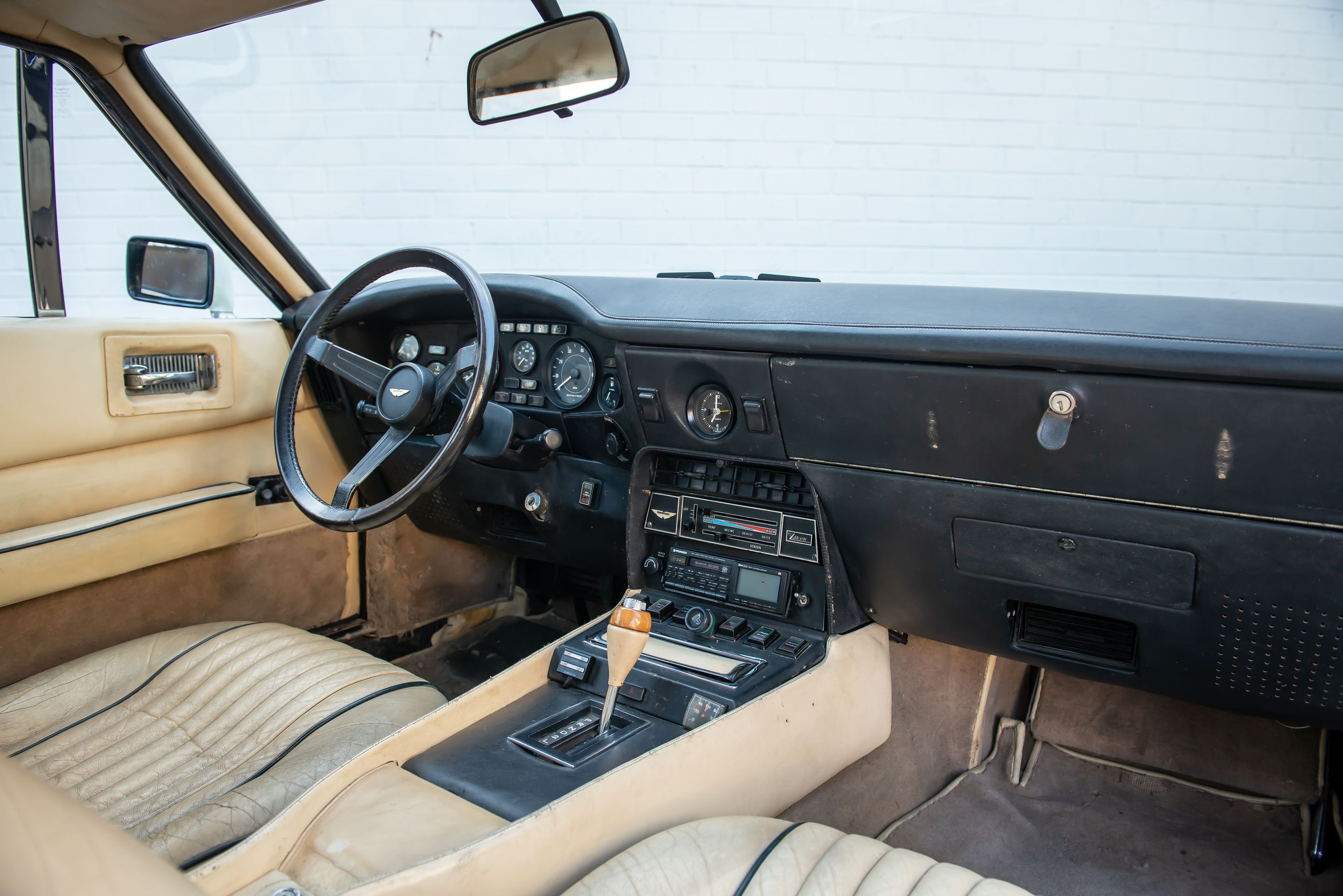 Aston Martin V8 Vantage - Aston Martin V8 Vantage (5/9)