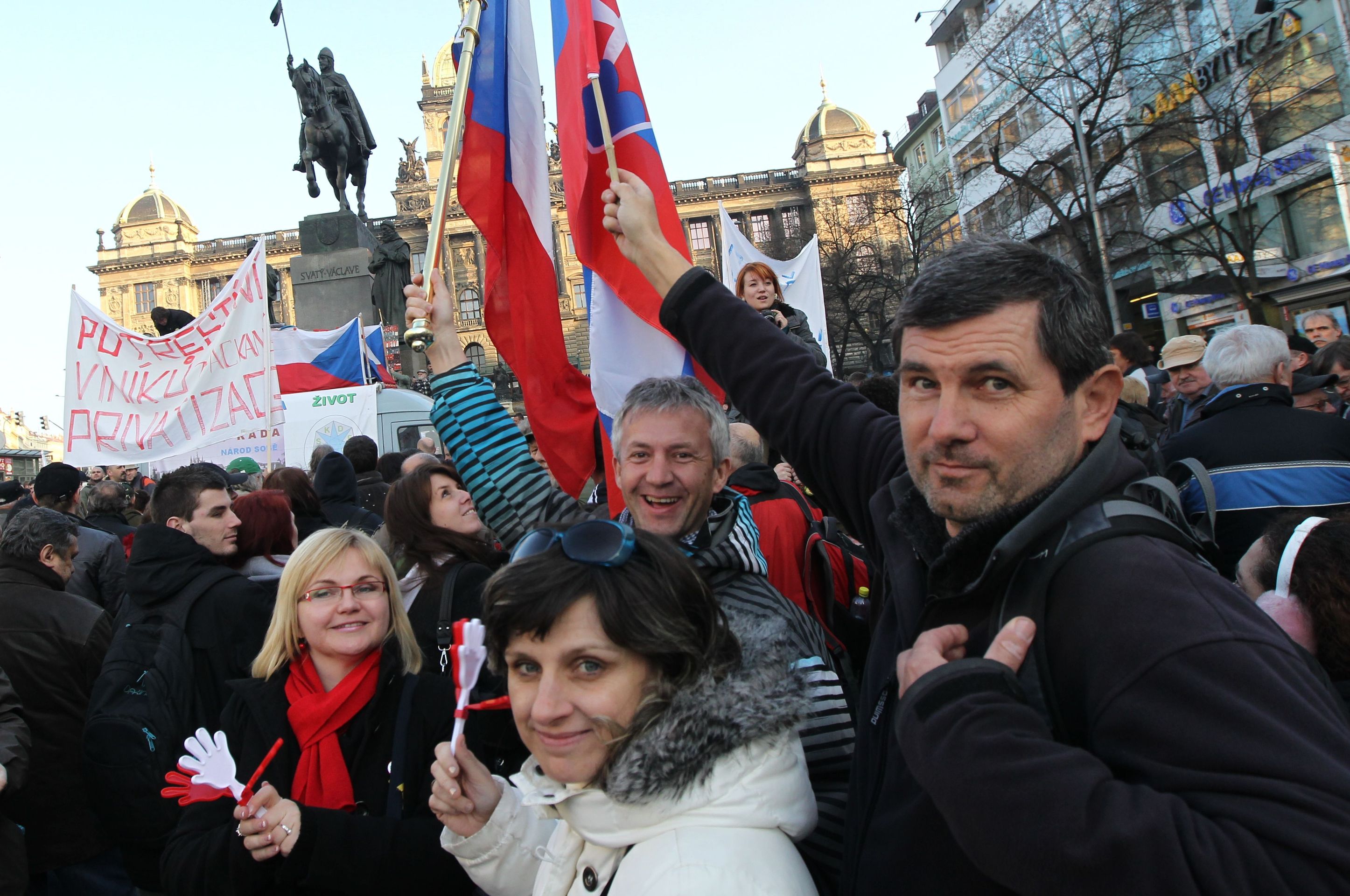 Lidé demonstrují proti vládě ČR a prezidentovi - 8 - Lidé protestují proti vládě Petra Nečase a prezidentu Klausovi (8/15)