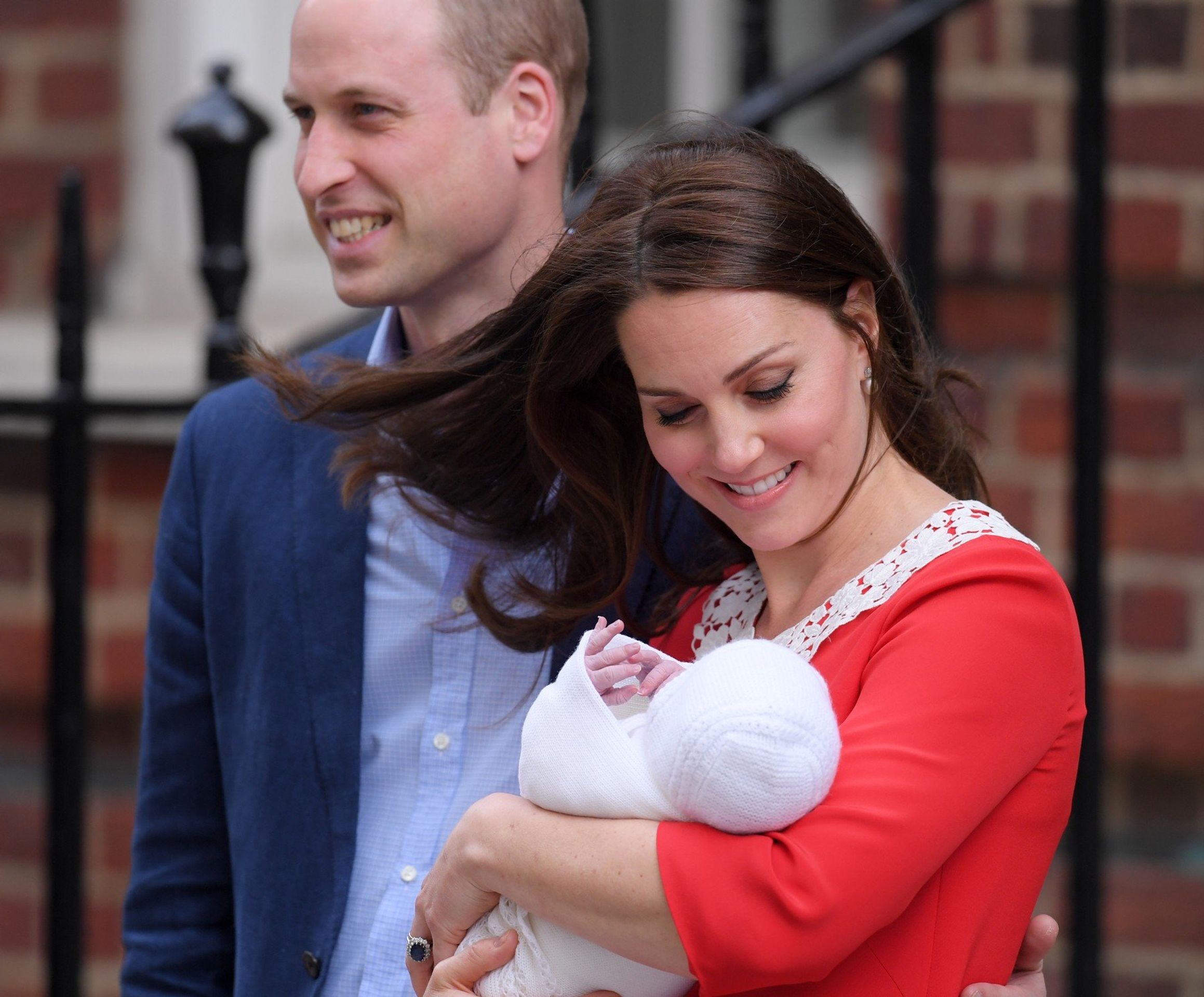 Kate, William, dítě - GALERIE: Kate a William se radují z třetího potomka (8/8)