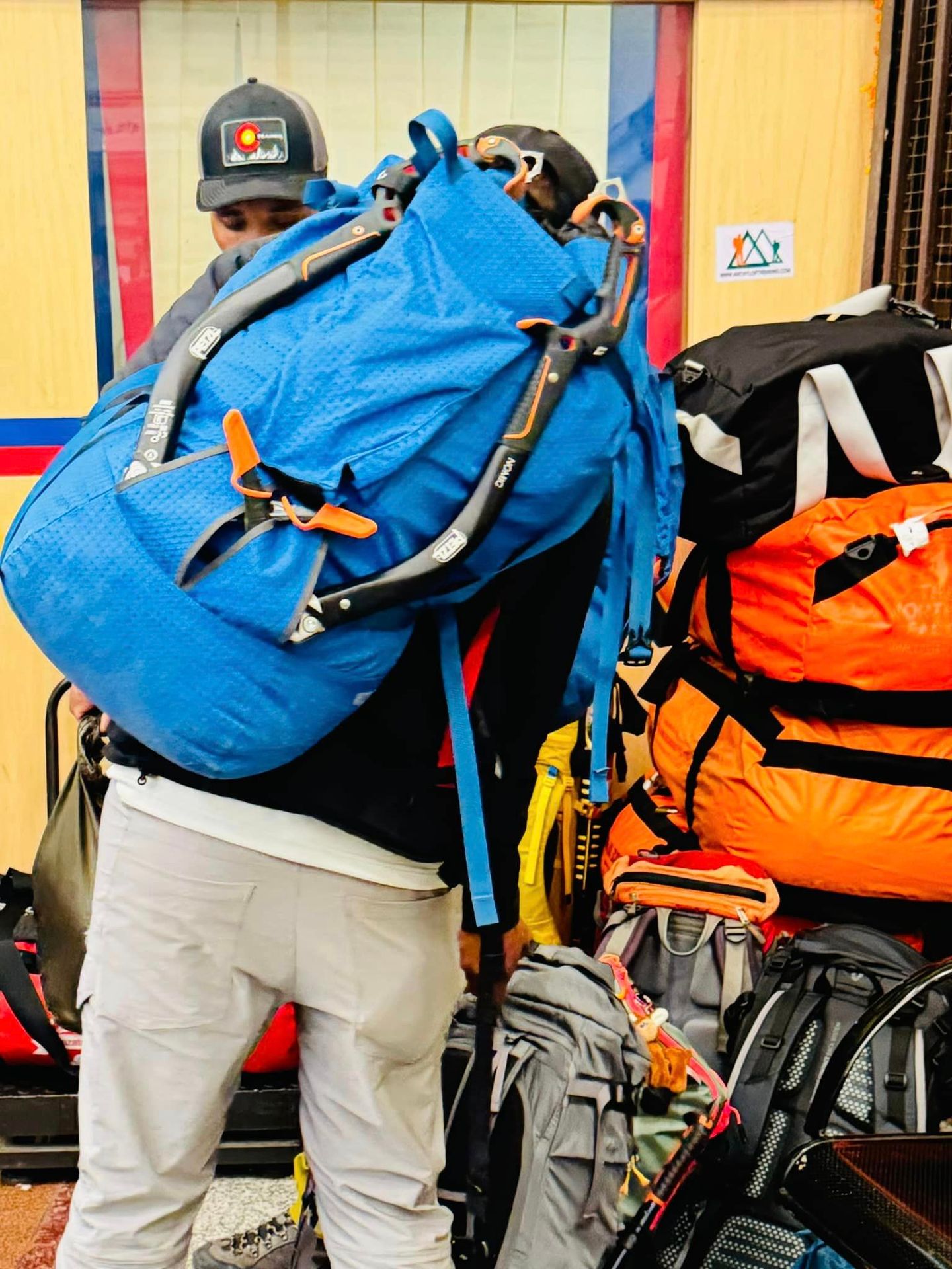 Záchrana slovenského horolezce Ondreje Húserky (6) Se volením Subina Thakuriho (14 Summits) - Záchrana slovenského horolezce Ondreje Húserky (5/9)