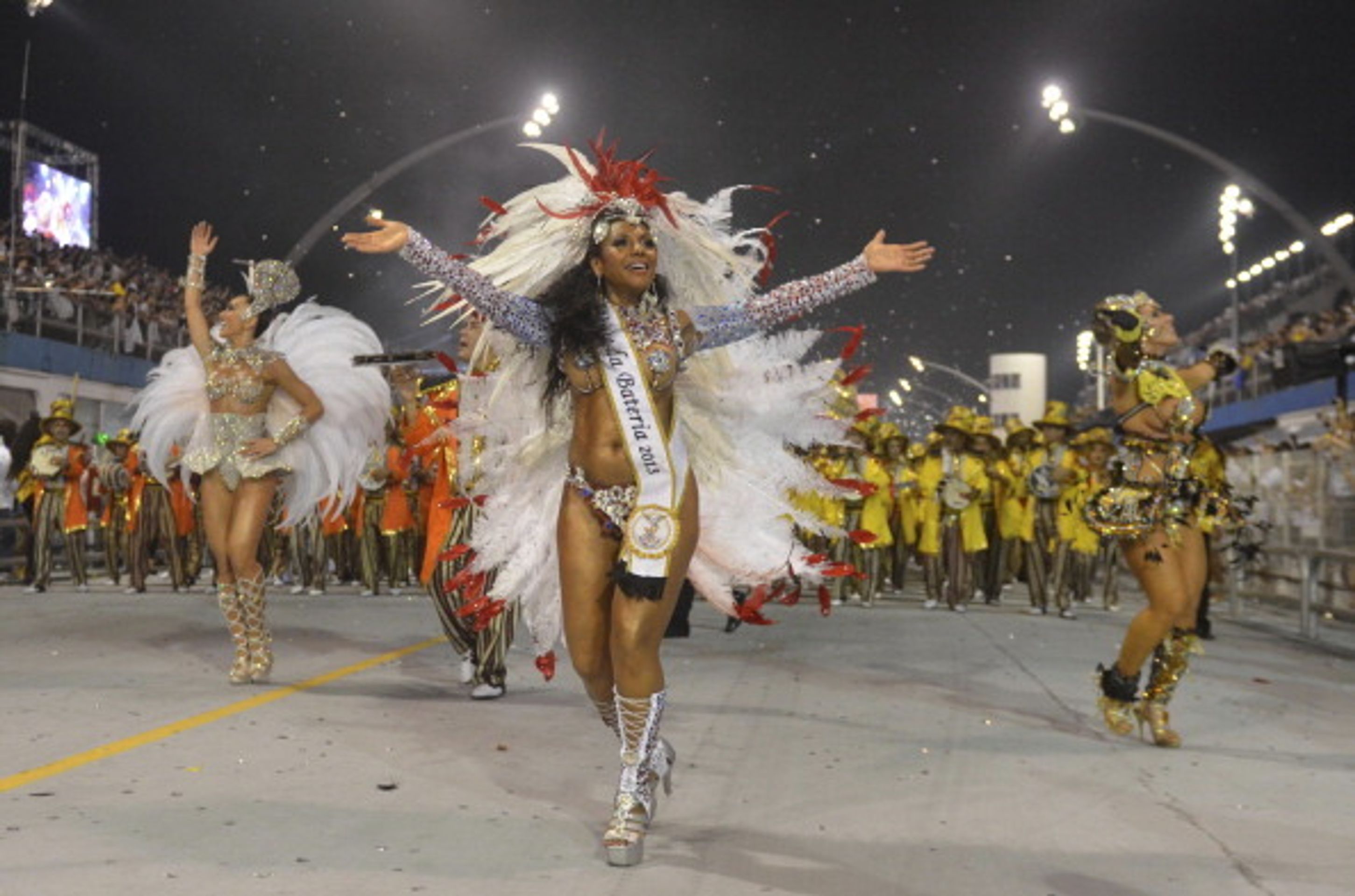 Karneval v Riu de Janeru - 9 - Brazílie žije všemi barvami. Karneval začal! (11/19)