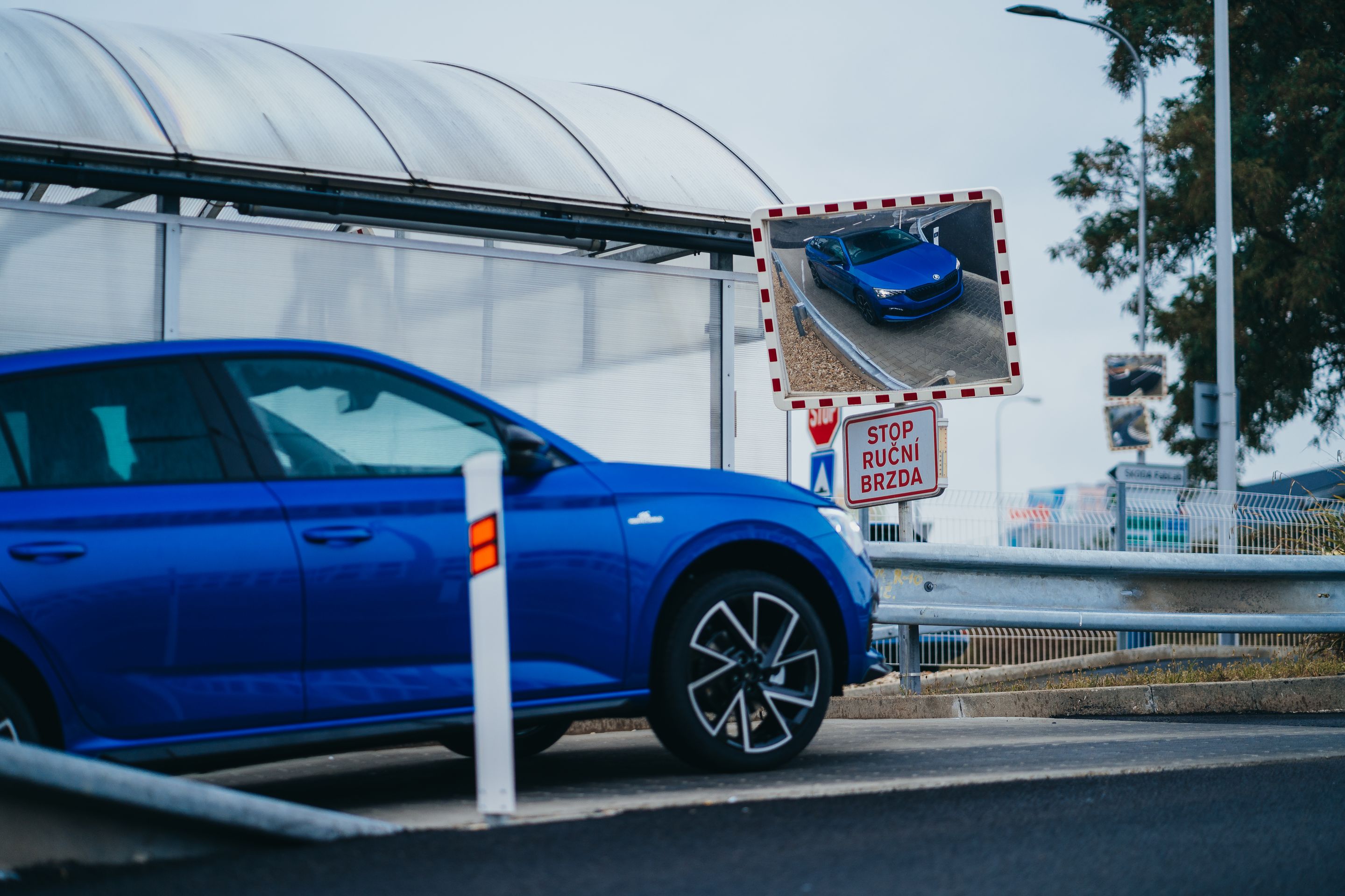 Zkušební polygon Škoda Auto v Mladé Boleslavi - Speciální polygon, na kterém se testují nové škodovky v Mladé Boleslavi (2/6)