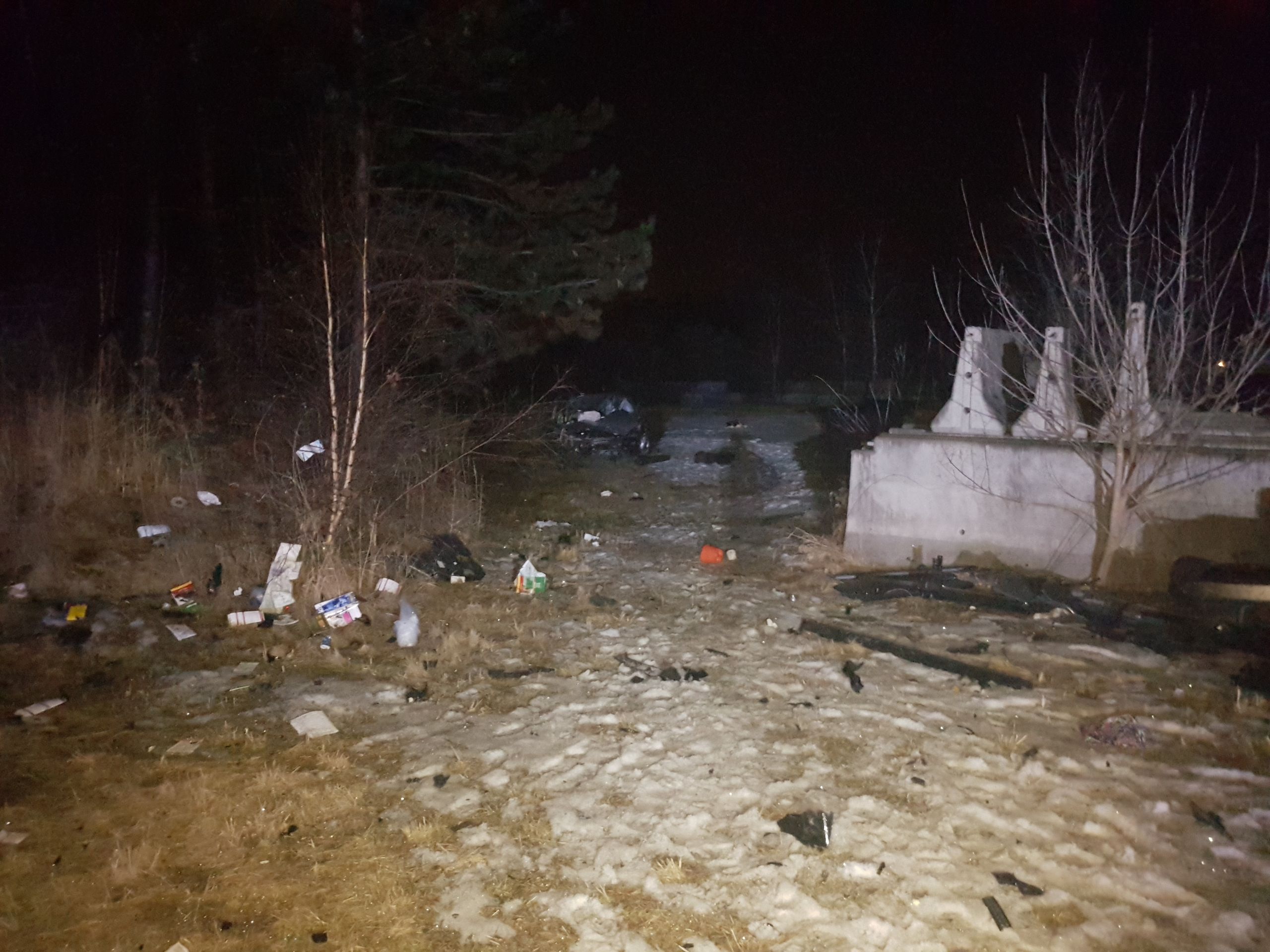 Řidič přežil svoji smrt, na D11 prorazil betonové zábrany - 7 - GALERIE: Řidič přežil svoji smrt, na D11 prorazil autem betonové zábrany (23/29)