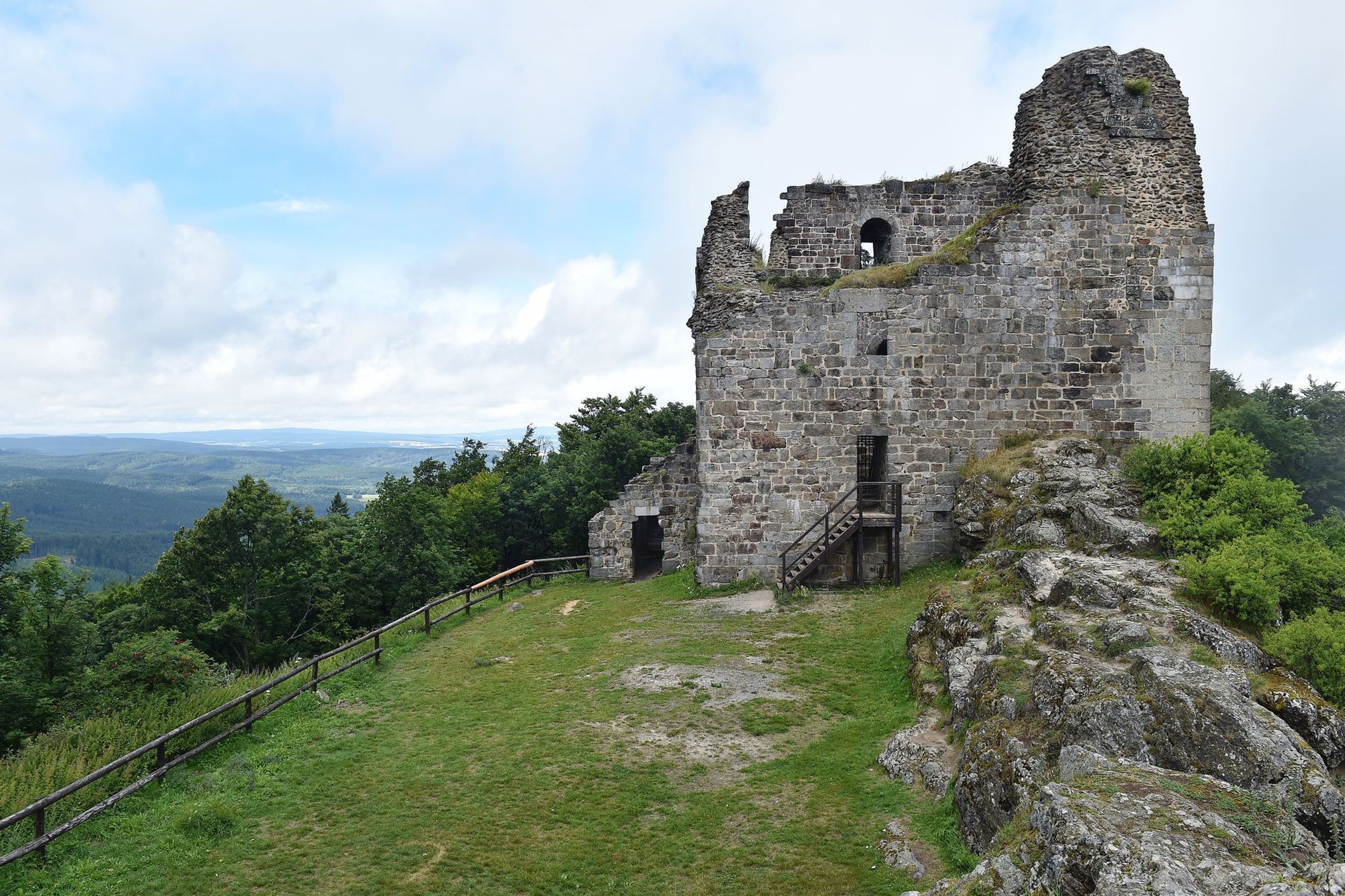 Hrad Přimda - 1 - GALERIE: NEJ hrady a zámky Česka (24/50)