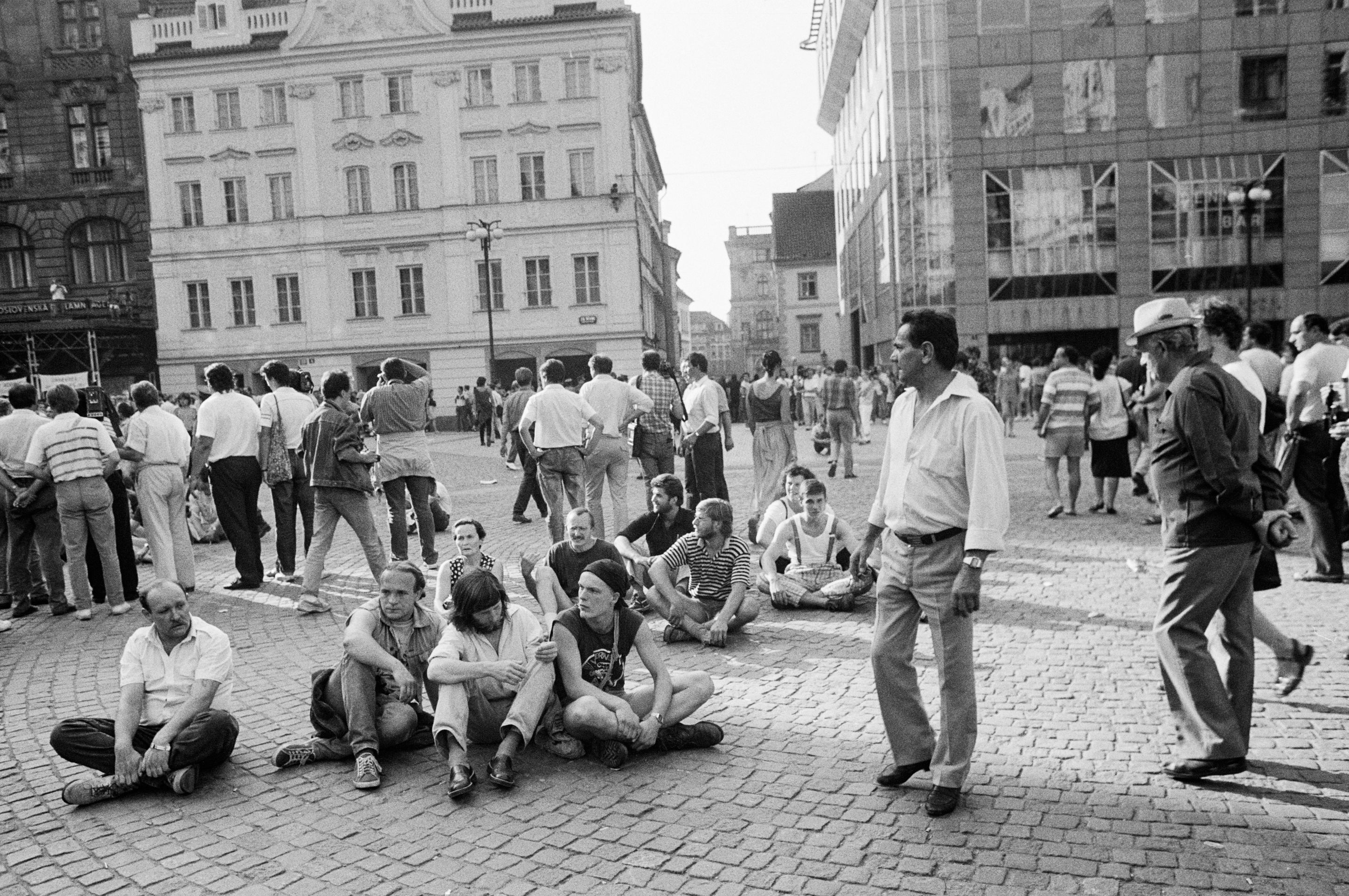 Historické fotografie z revolučního roku 1989 - 14 - GALERIE: Historické fotografie z revolučního roku 1989 (14/20)