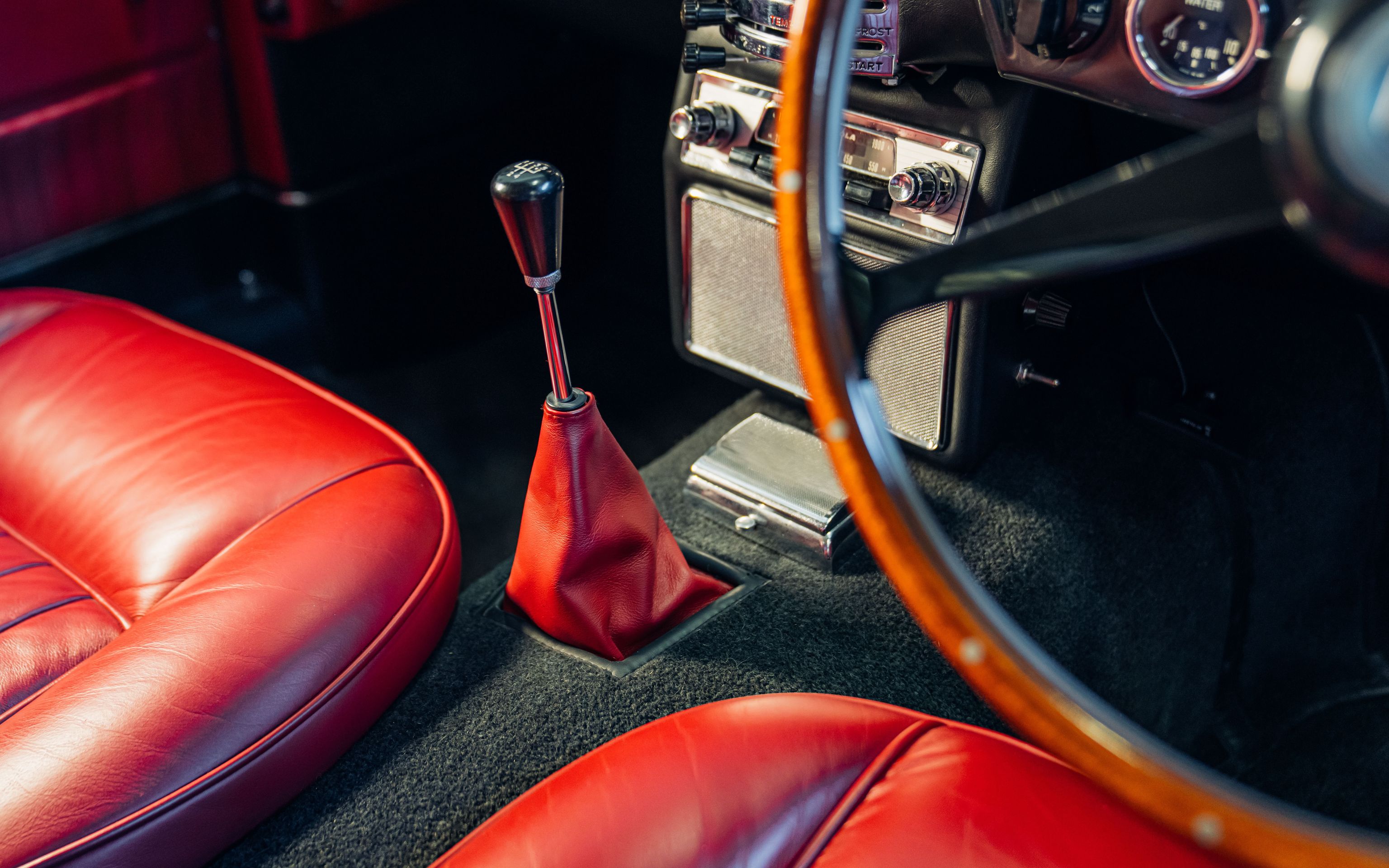 Aston Martin DB5 z roku 1964, který Seanu Connerymu - Aston Martin DB5 z roku 1964, který patřil Seanu Connerymu (6/11)