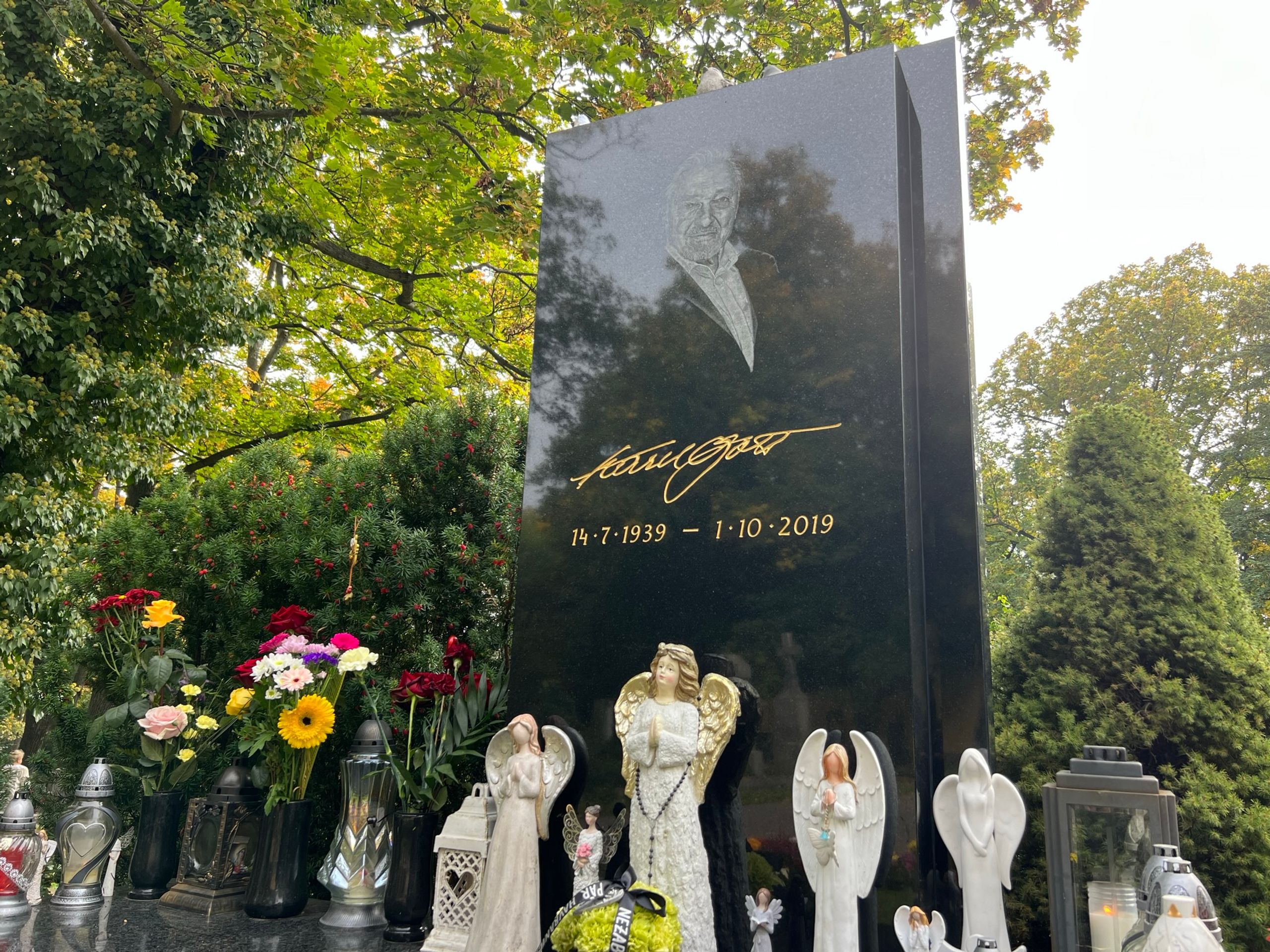 Hrob Karla Gotta - Tři roky od smrti Karla Gotta (4/7)