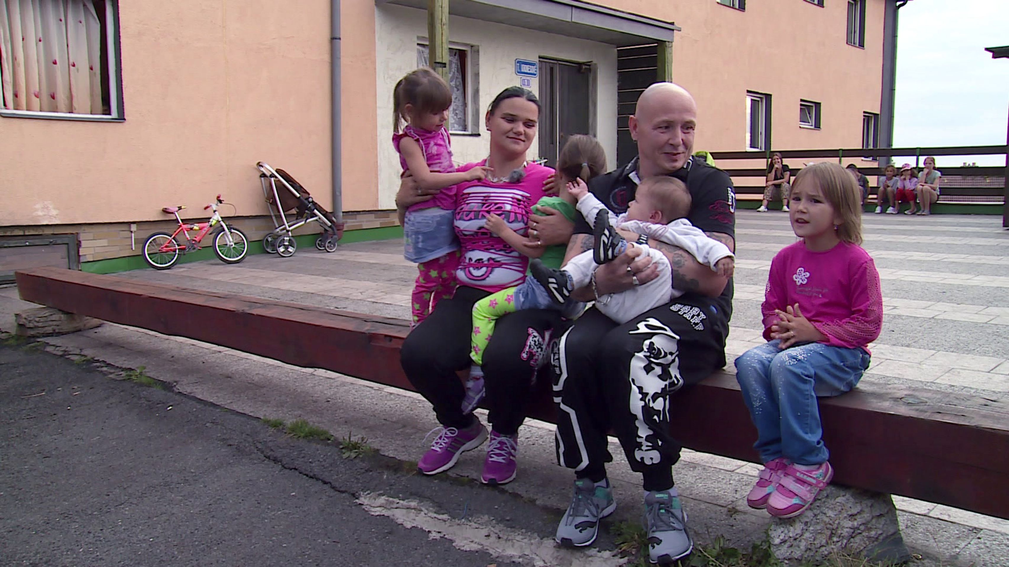 Výměna manželek - Psí výkaly a hromada prachu - 9 - GALERIE: Výměna manželek - Psí výkaly a hromada prachu (4/17)