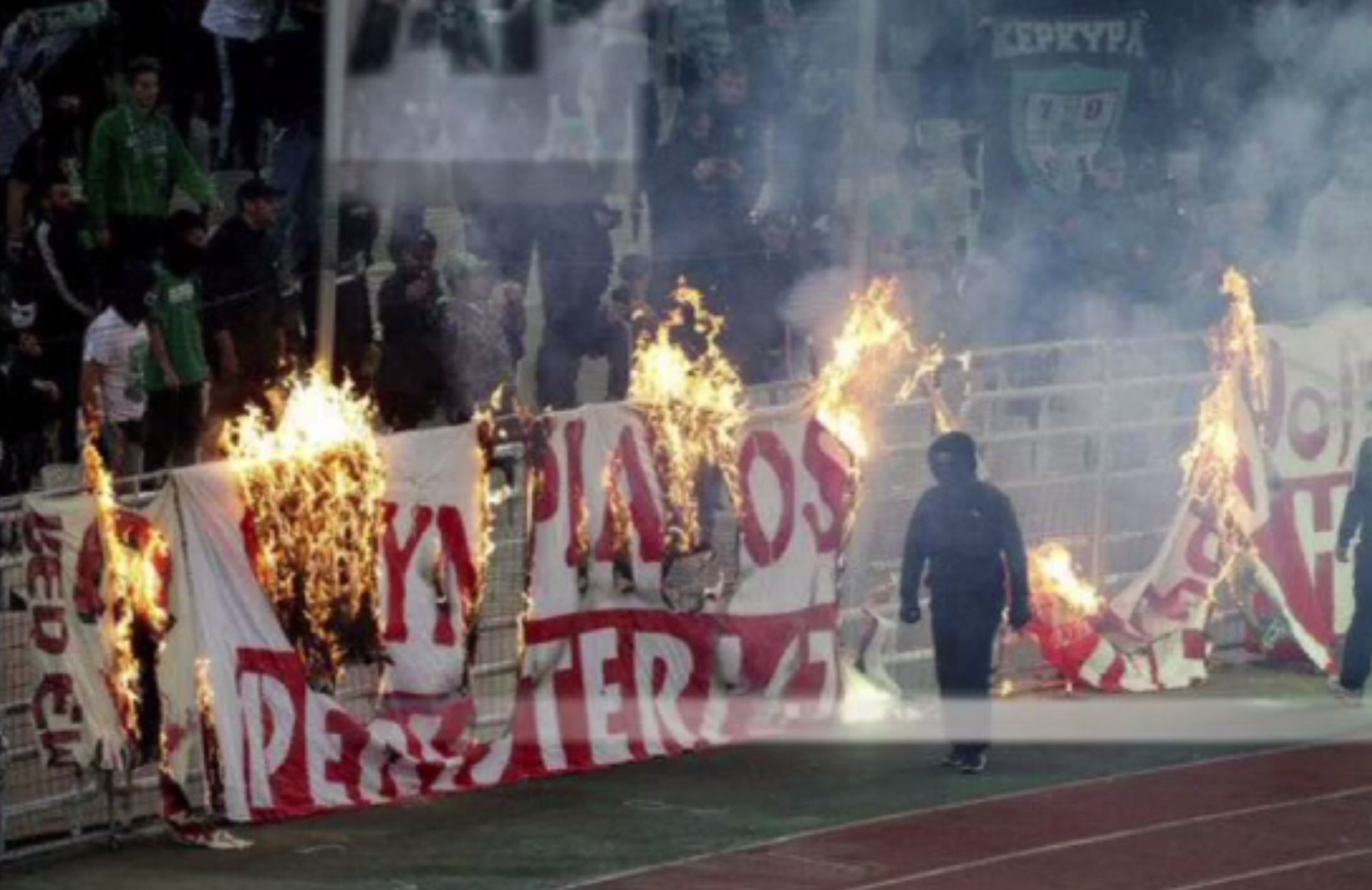 Nepokoje fanoušků v řeckém derby - GALERIE: Válka mezi Panathinaikosem a Olympiakosem (1/6)