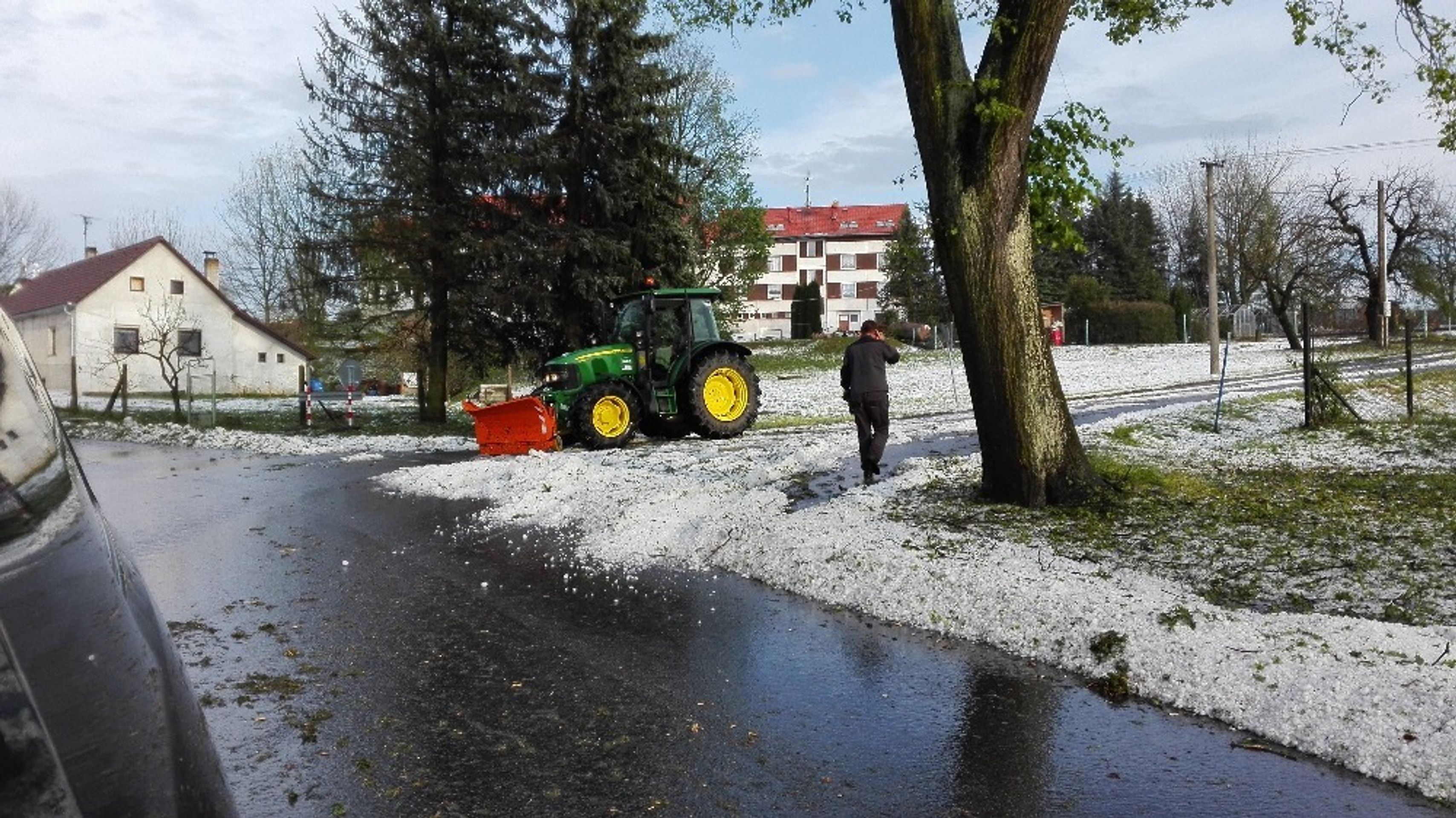 Kroupy v obci Malonty na Krumlovsku - 9 - GALERIE: Krupobití na Českokrumlovsku (10/31)