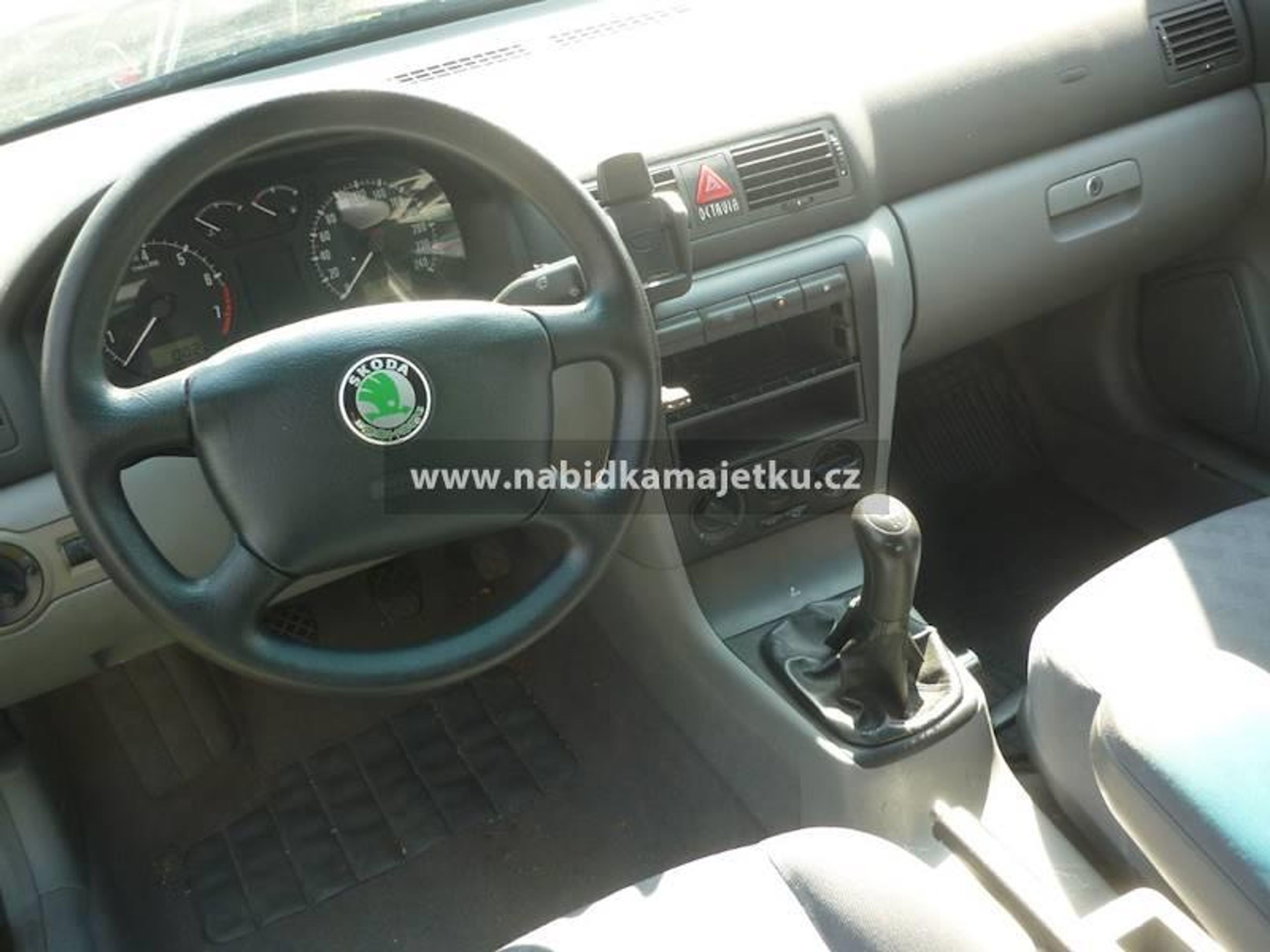 Osobní automobil Škoda Octavia, Olomouc - Stát rozprodává majetek (29/64)
