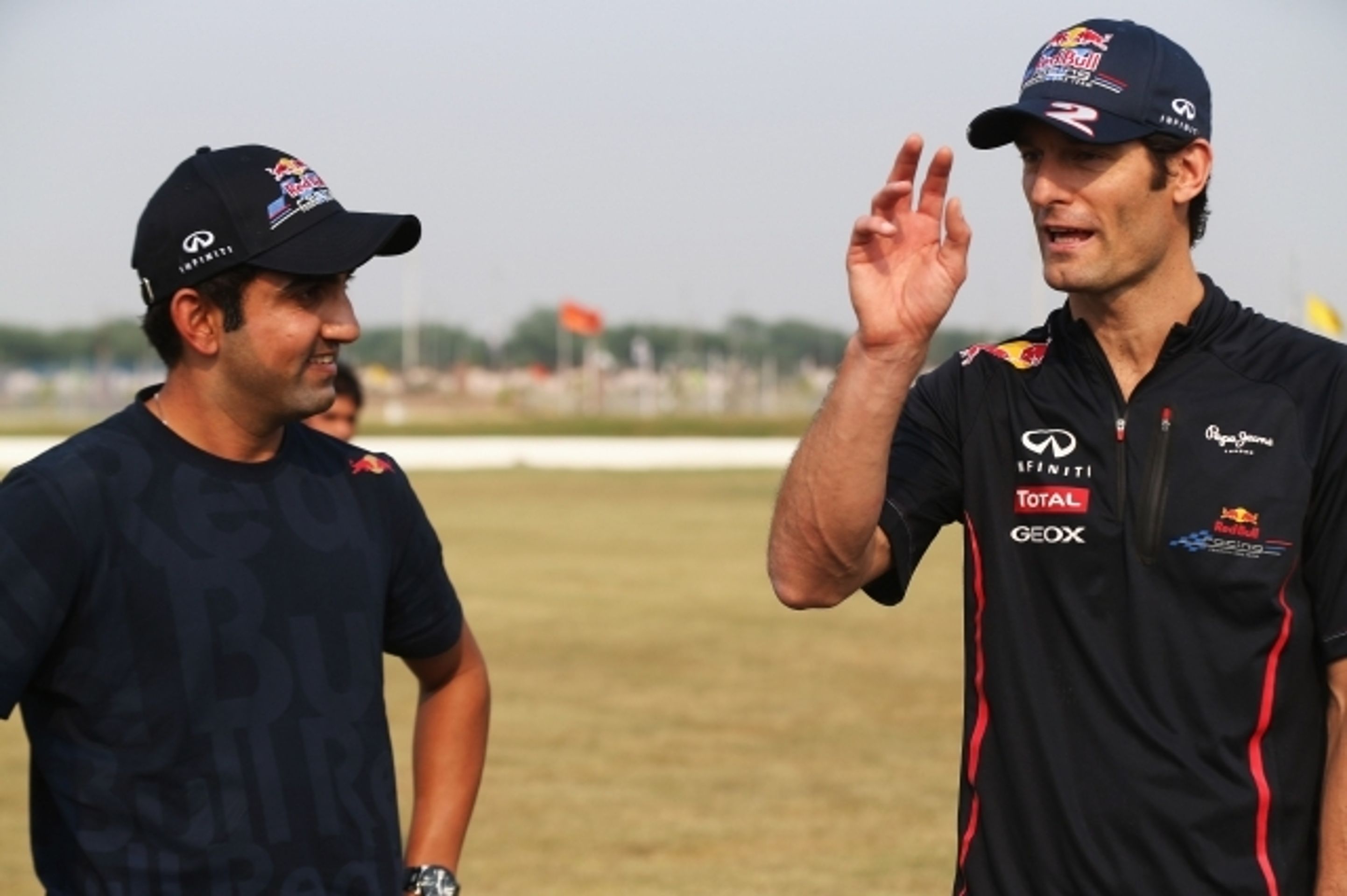 Mark Webber hraje kriket - 2 - GALERIE: Pilot F1 Webber hraje kriket (6/10)