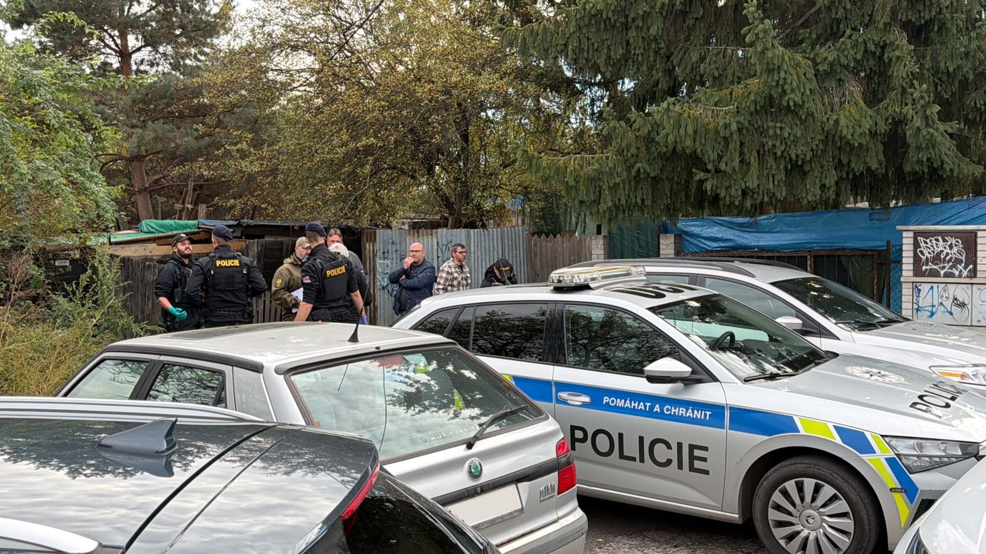 Policisté vyšetřují nález lidských ostatků v ulici Na Slatinách - Nález lidských pozůstatků v Praze (2/6)