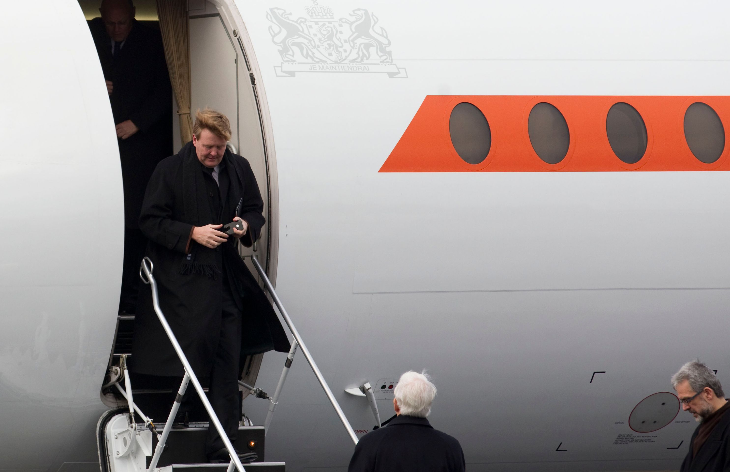 Václav Havel - ROZLOUČENÍ - PŘÍLETY HOSTŮ - princ oranžský Willem-Alexander - Galerie z letiště a příletů (4/12)
