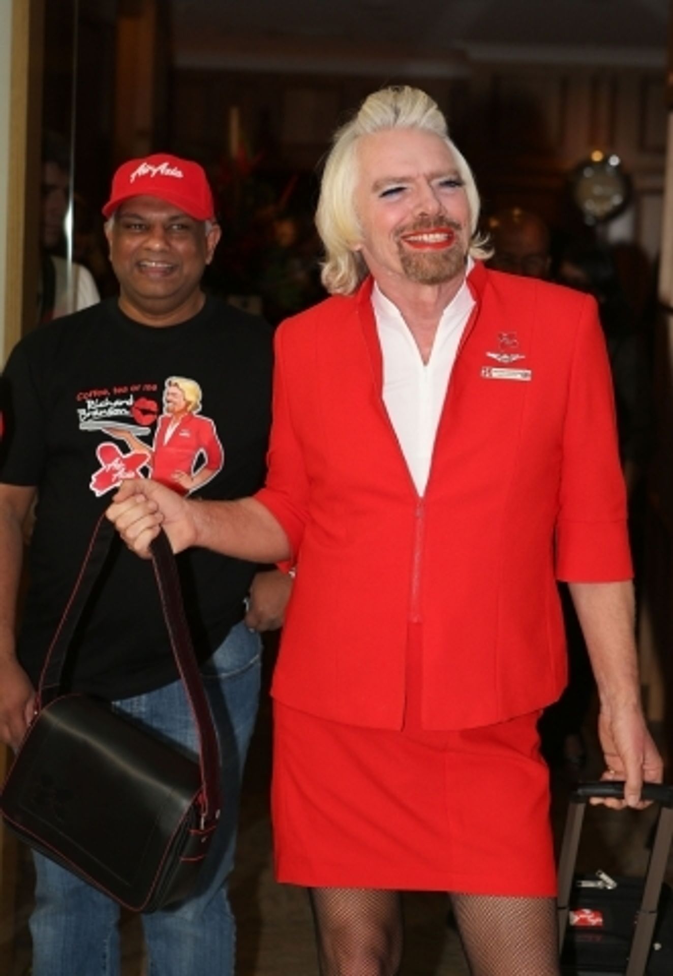 Richard Branson jako vousatá letuška - 8 - GALERIE: Miliardář Branson jako vousatá letuška (5/10)