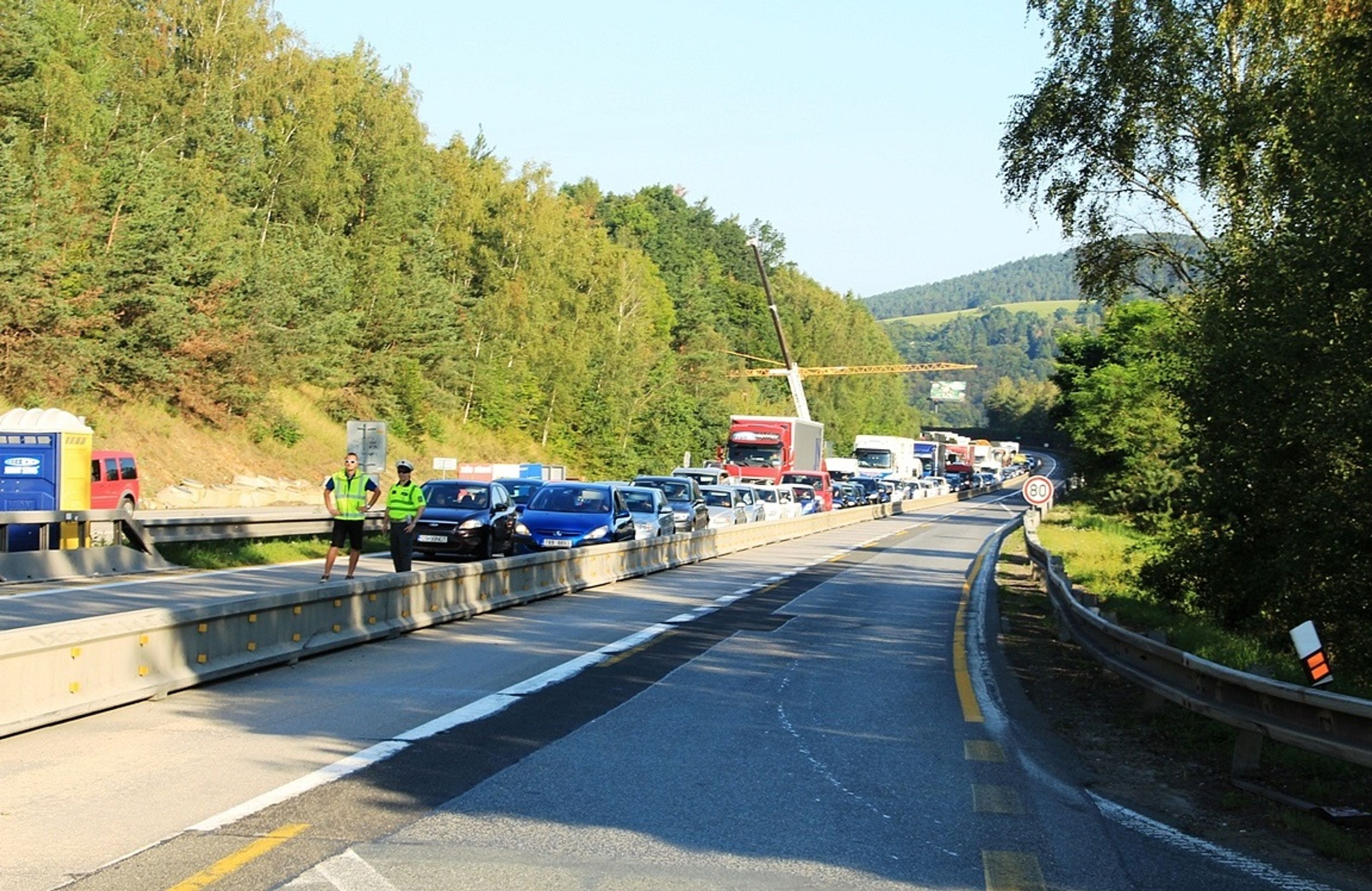 Hromadná nehoda na dálnici D1 - GALERIE: Slisované auto na dálnici D1 (3/12)