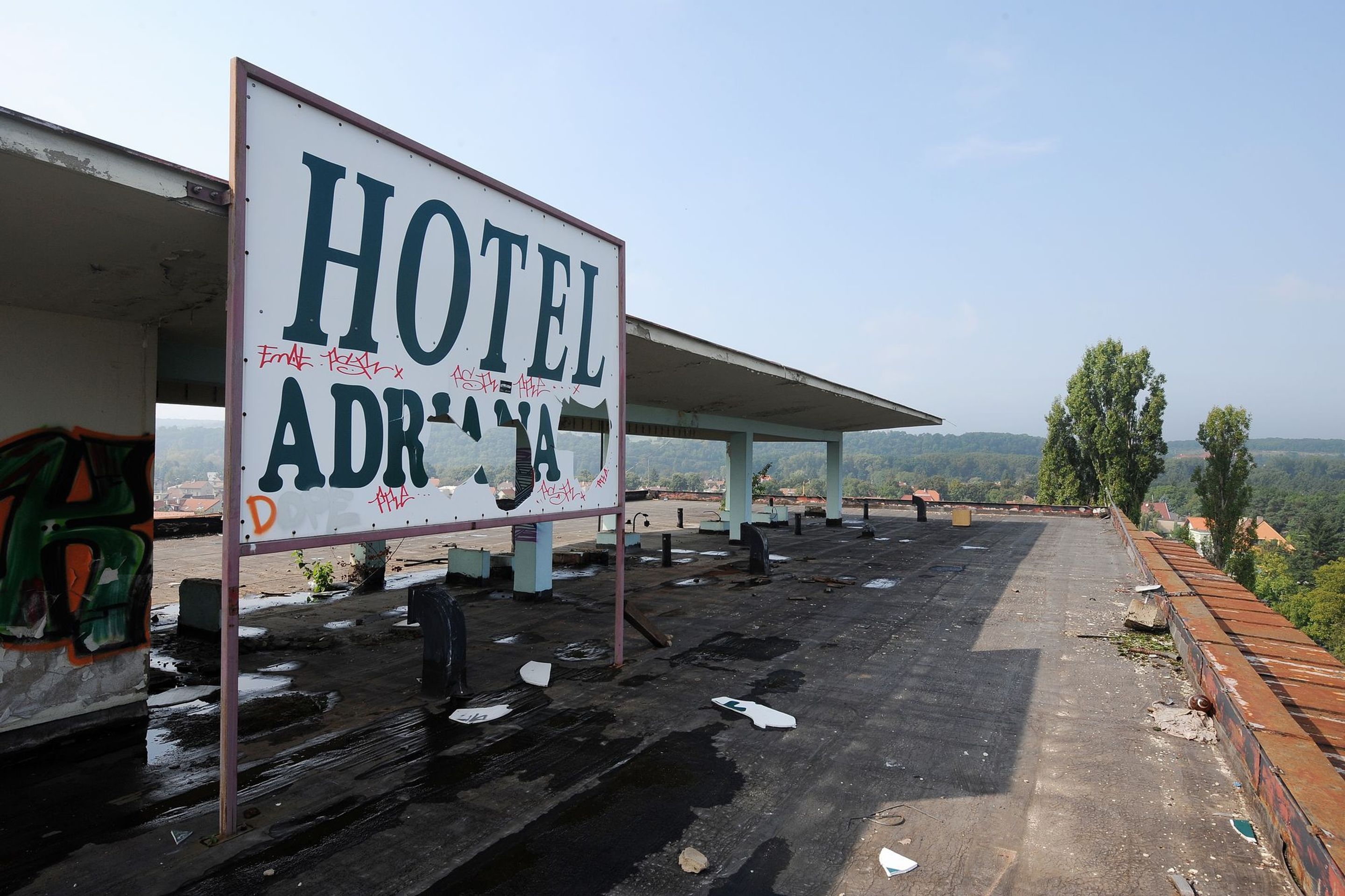 Opuštěný hotel Adriana v Kralupech nad Vltavou - 25 - GALERIE: Opuštěný Hotel Adriana v Kralupech nad Vltavou (5/29)