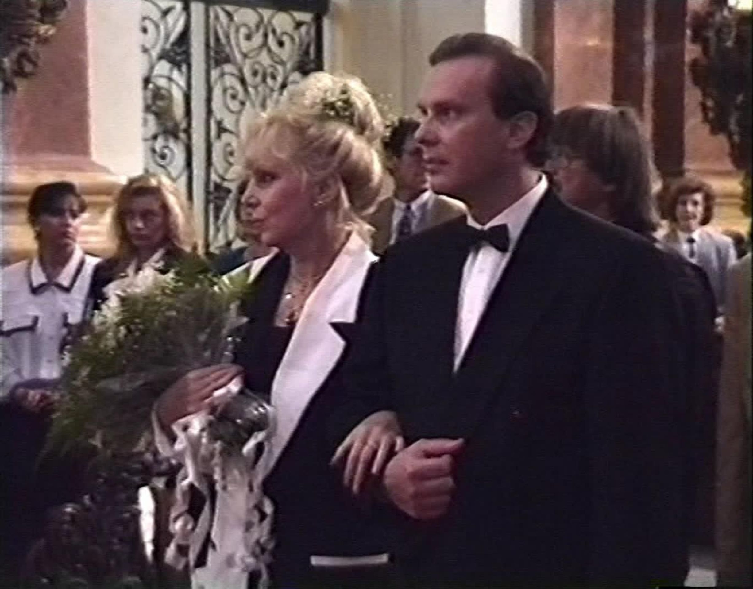 Lucie Borhyová na svatbě Hany Zagorové a Štefana Margity (6. 6. 1992) - Lucie Borhyová a Hana Zagorová (3/4)
