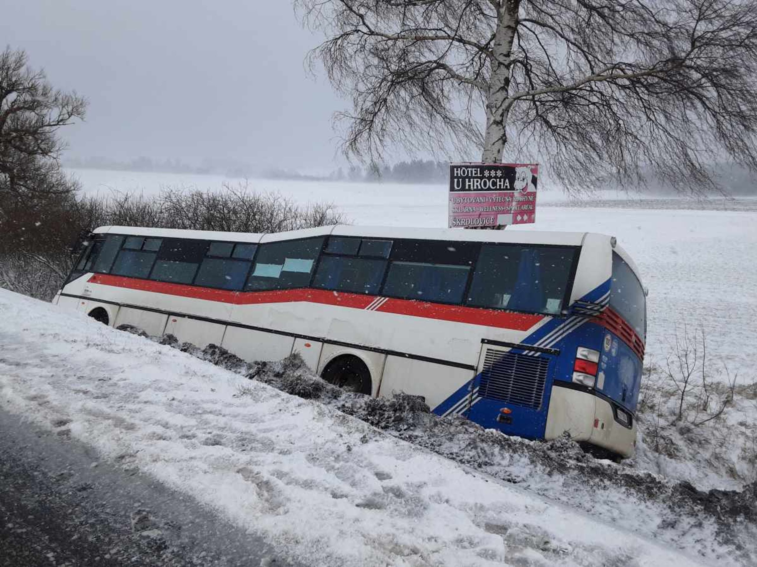Nehoda v Polničce na Vysočině - Kvůli větru zasahují hasiči u desítek případů (2/15)