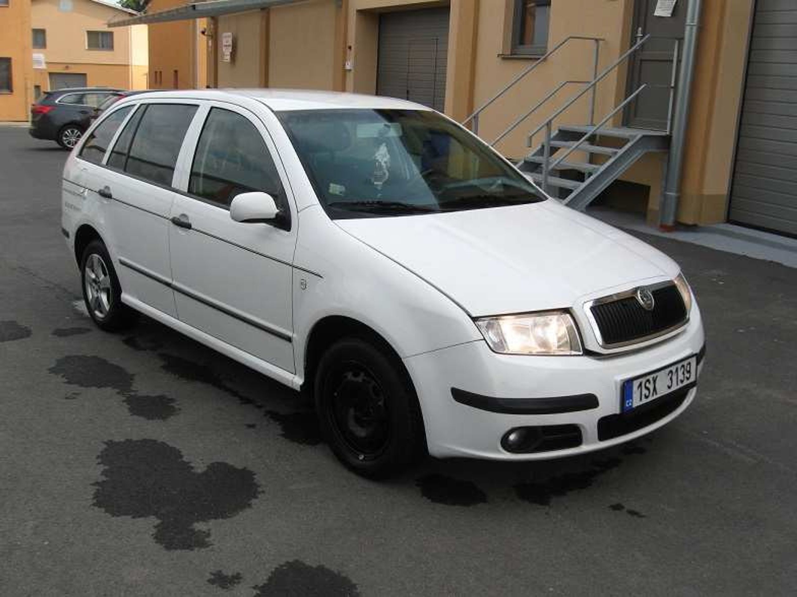 Dražba aut 19.6. 2015 - Škoda Fabia, 30 000 Kč - GALERIE: Dražba aut 19.6. 2015 (17/23)