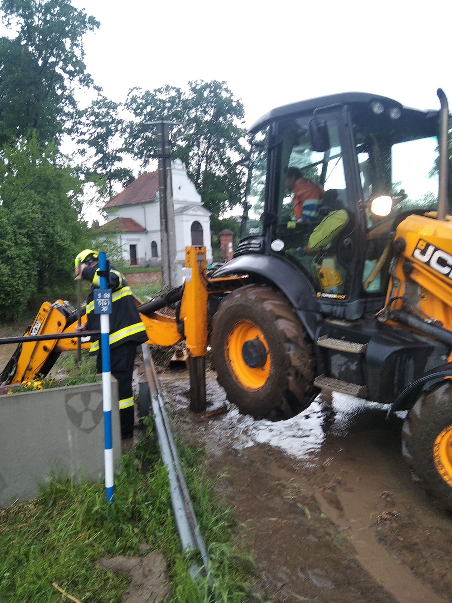 Zásah v ul. Mřenková, Ivanovice SDH Němčice (7) - Českem se prohnaly silné bouřky (2/31)