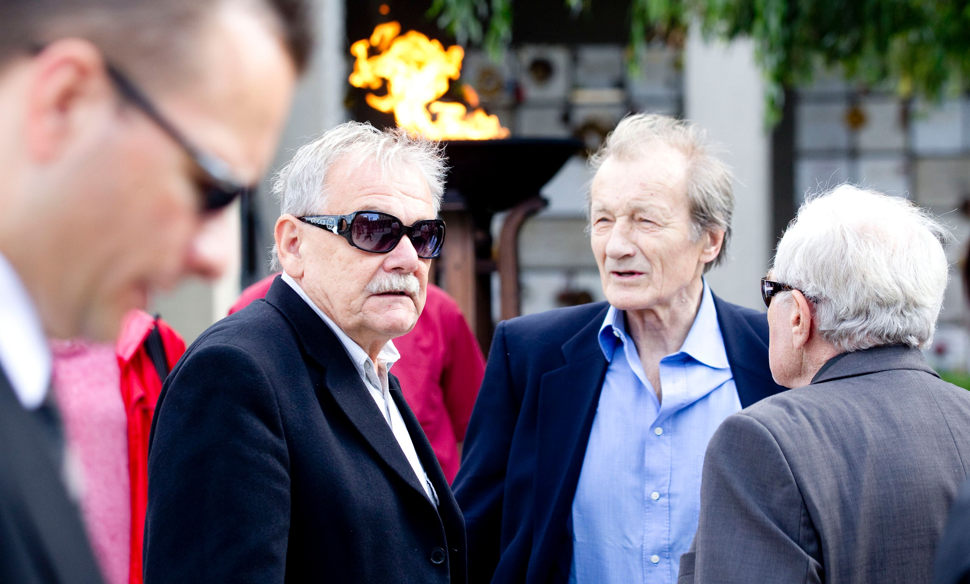 Ve Krematoriu Strašnice v Praze se 15. září 2011 konalo poslední rozloučení s textařem a básníkem Pavlem Vrbou - 7 - GALERIE: Ve Krematoriu Strašnice v Praze se 15. září 2011 konalo poslední rozloučení s textařem a básníkem Pavlem Vrbou (4/5)