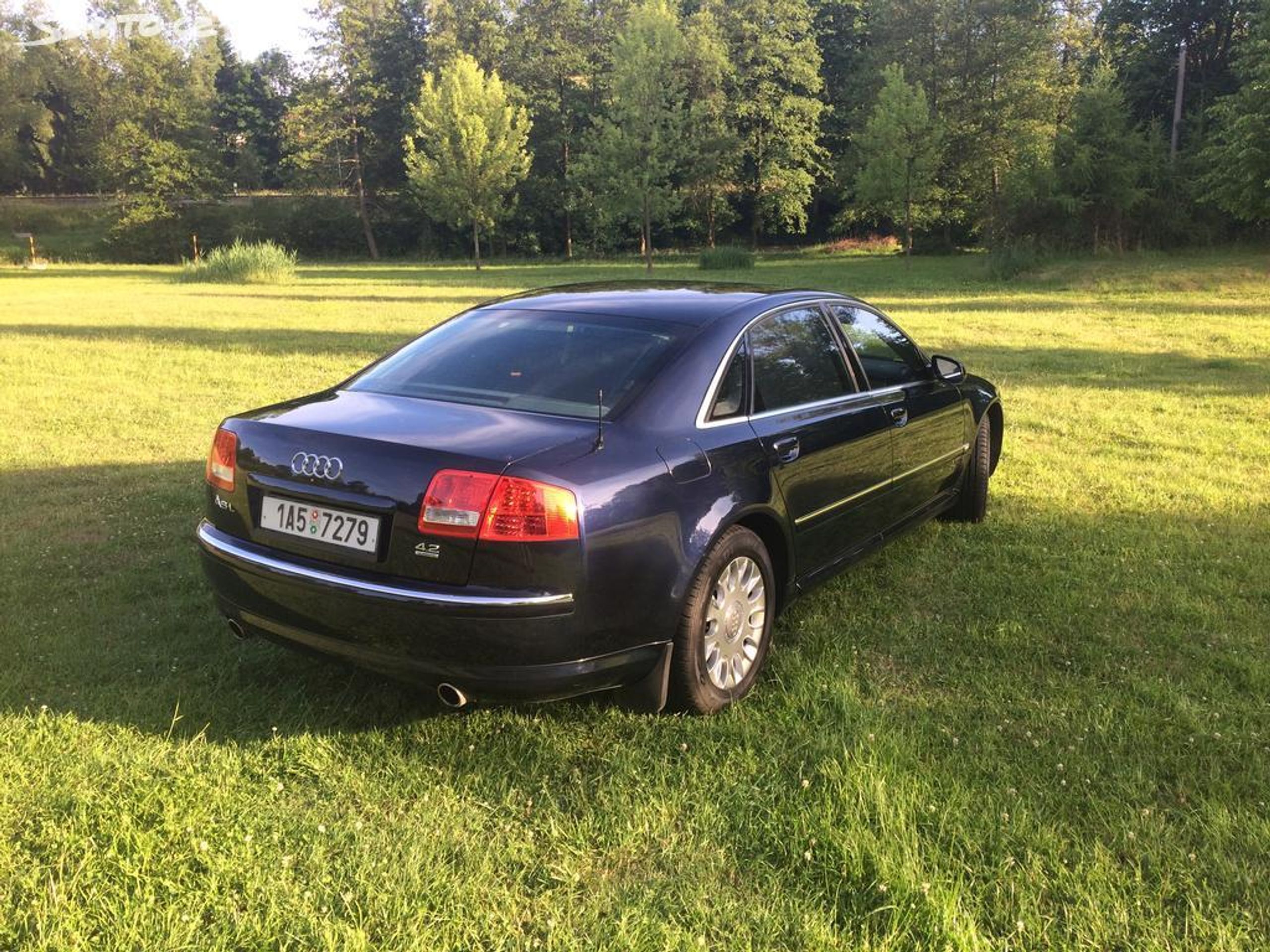 Audi A8 - 31 - FOTOGALERIE: Klausova prezidentská limuzína Audi A8 (4/17)