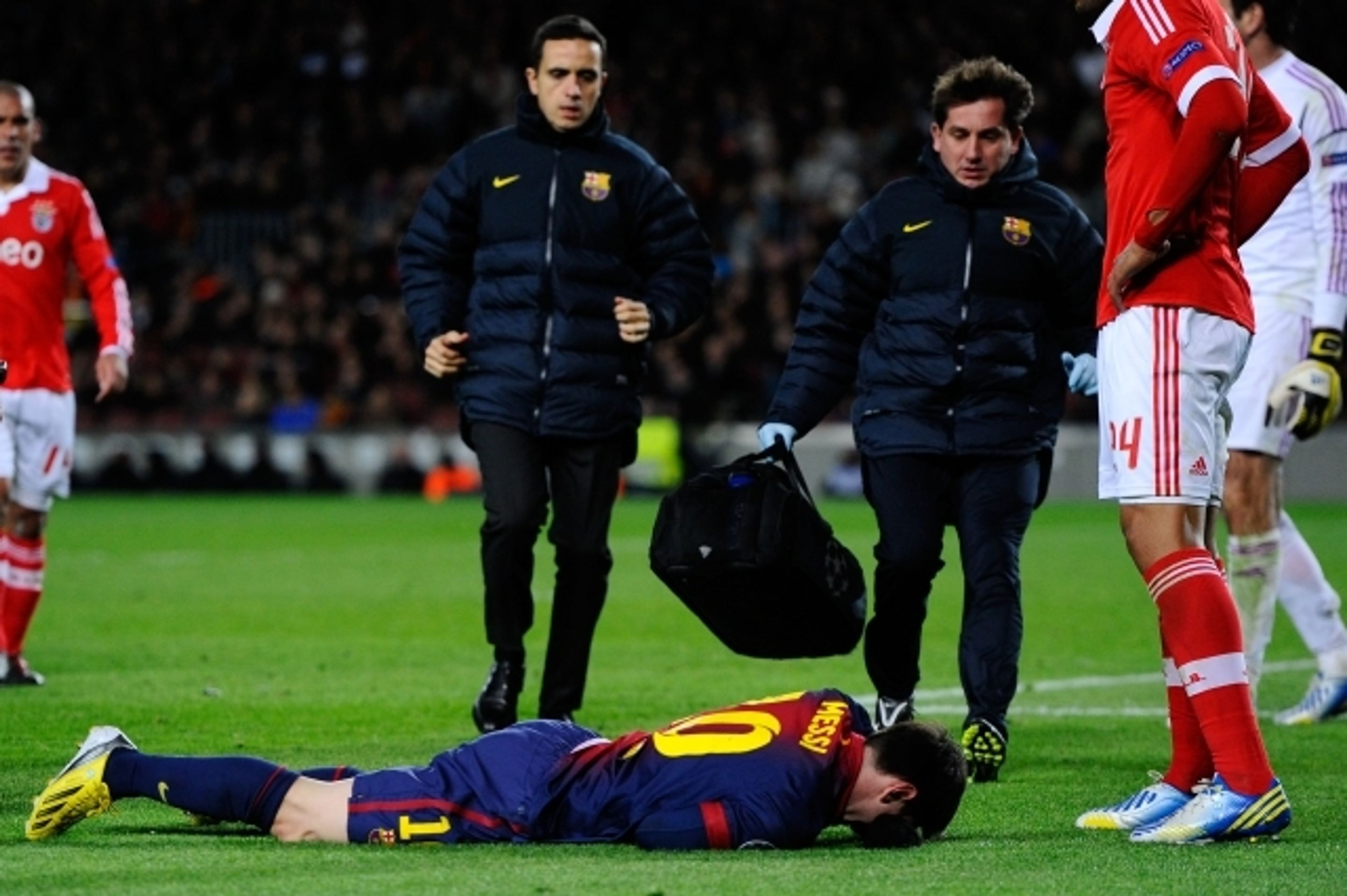 Messi se zranil v LM - 7 - GALERIE: Messi se zranil v Lize mistrů (6/13)