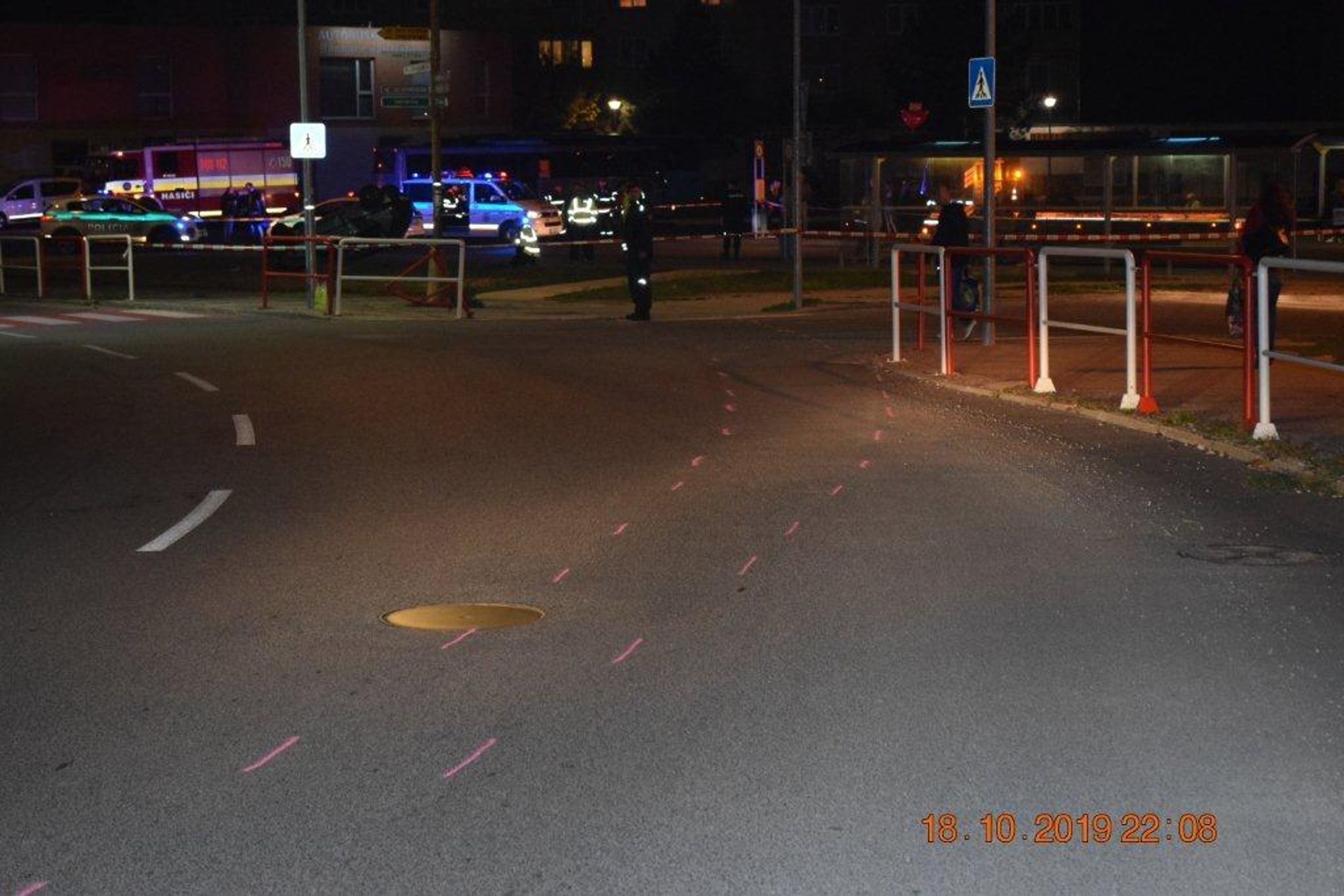 Mladík ujížděl před policisty a srazil tři lidi - 5 - GALERIE: Vážná nehoda v Bánovcích nad Bebravou (5/7)