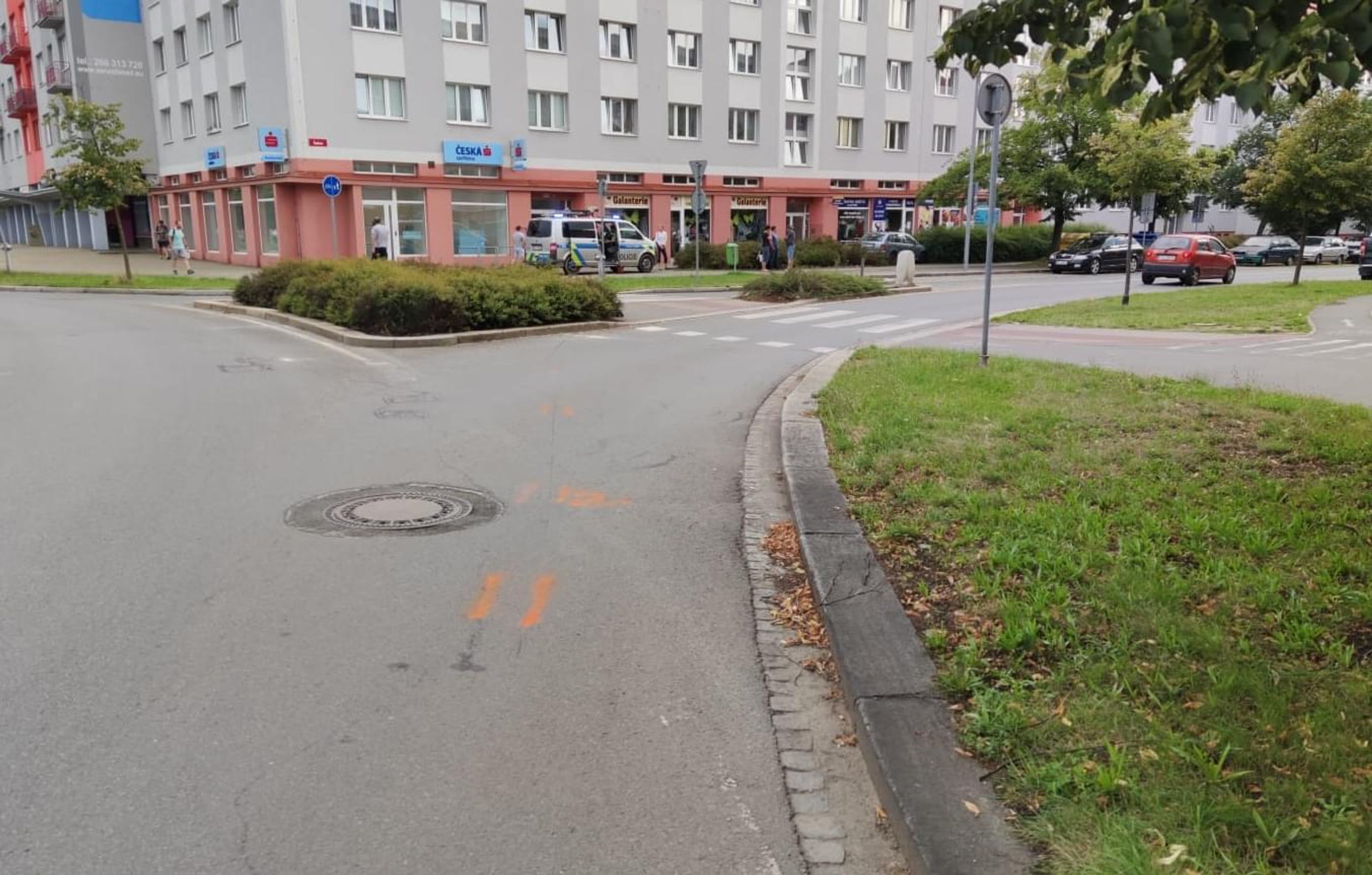 Srazil 15letou dívku na přechodu - 1 - GALERIE: Dívku v Plzni srazila škodovka (1/6)