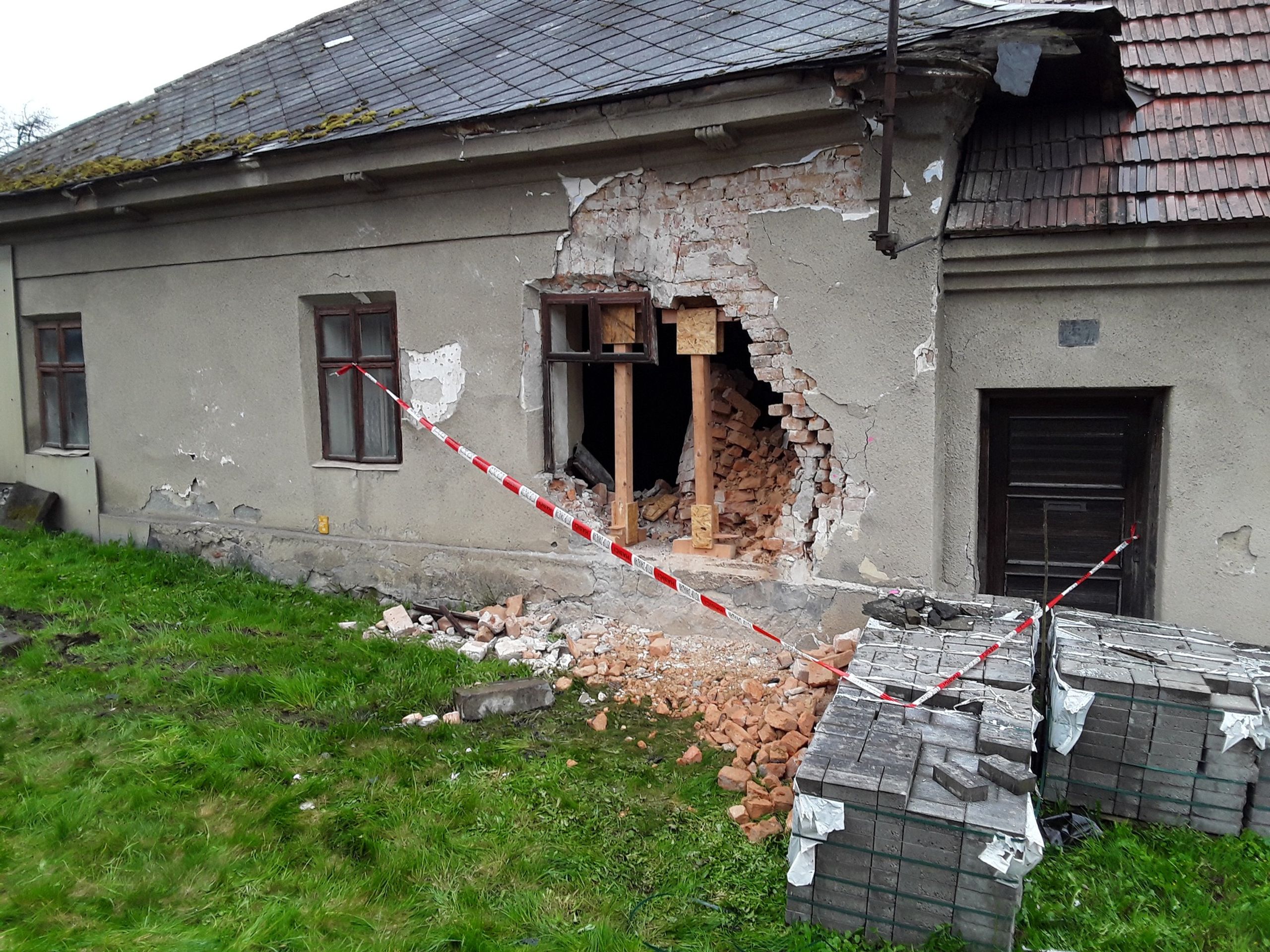 Tragická dopravní nehoda (2) - Tragická dopravní nehoda v Olomouckém kraji (9/10)