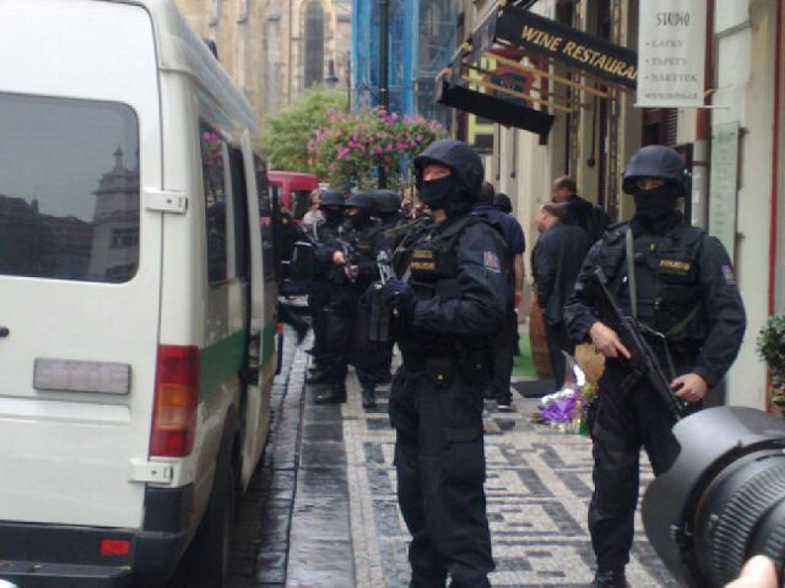 Policisté Ďurička odvedli po 45 minutách - GALERIE: Rekonstrukce Kočkovy vraždy (3/4)