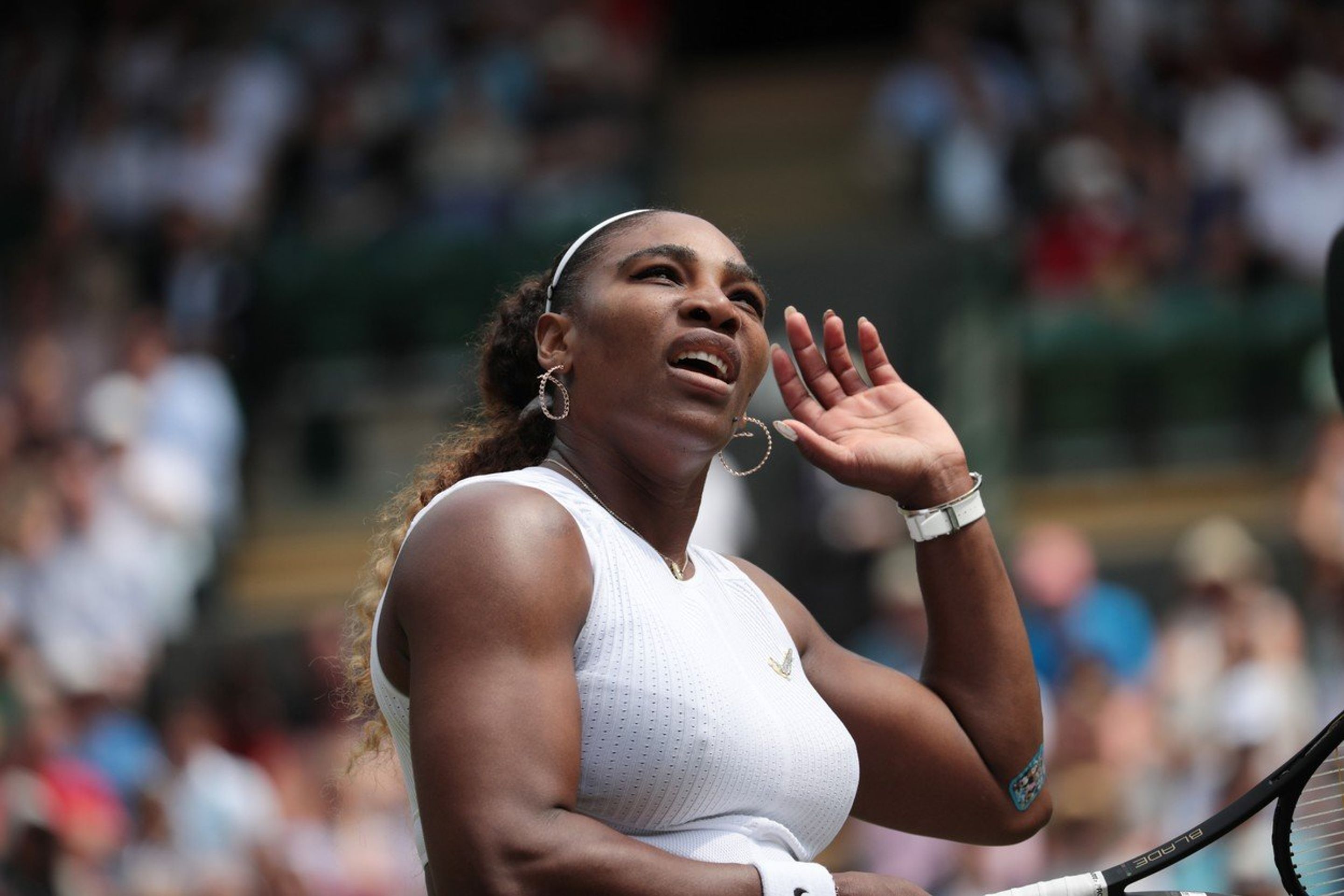 Serena Williamsová - GALERIE: Serena Williamsová skrývá pod ručníkem tajnou zbraň (3/4)