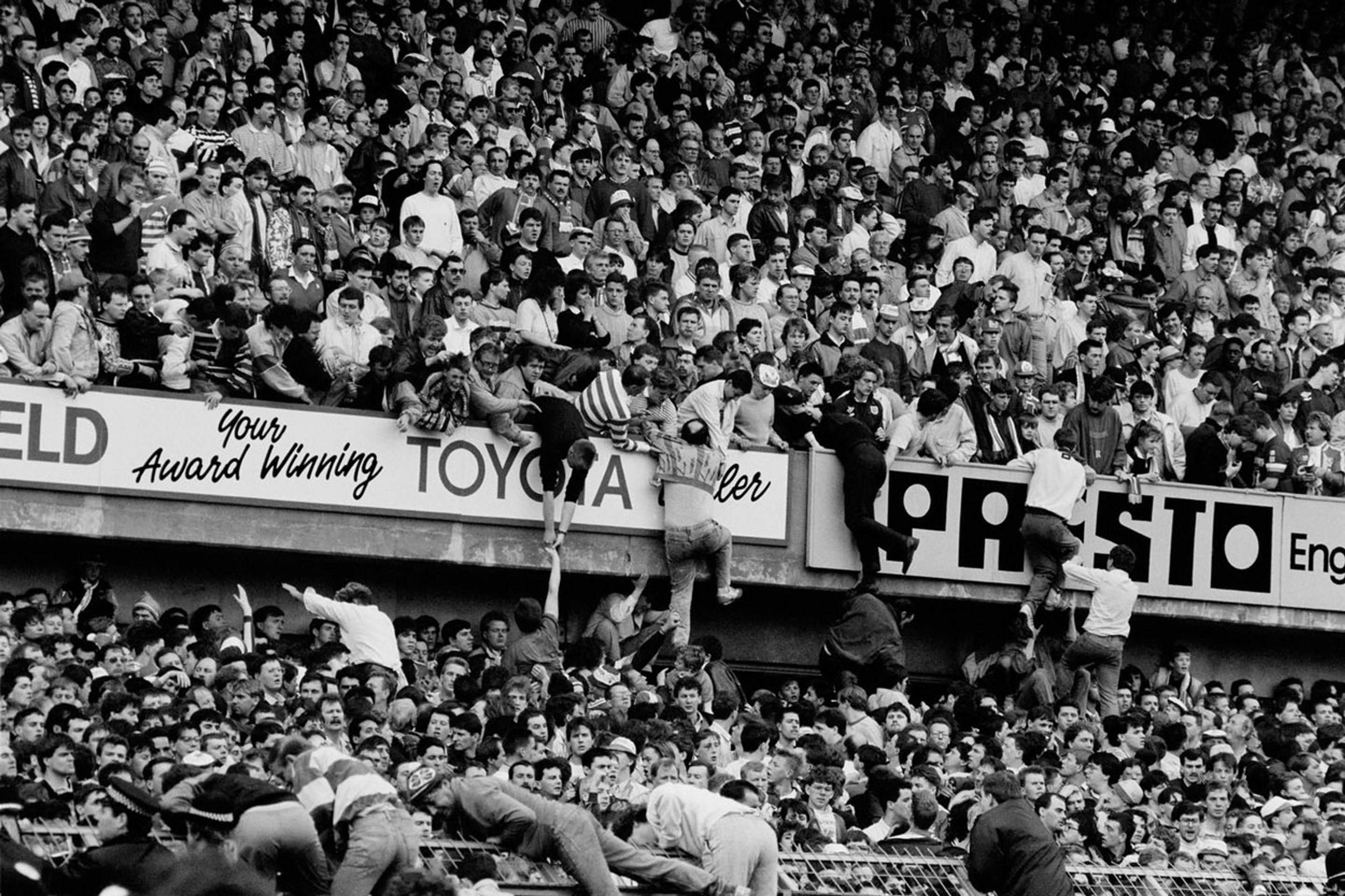 Tragédie na stadionu Hillsborough (1989) - GALERIE: Tragické události 15. dubna (4/8)