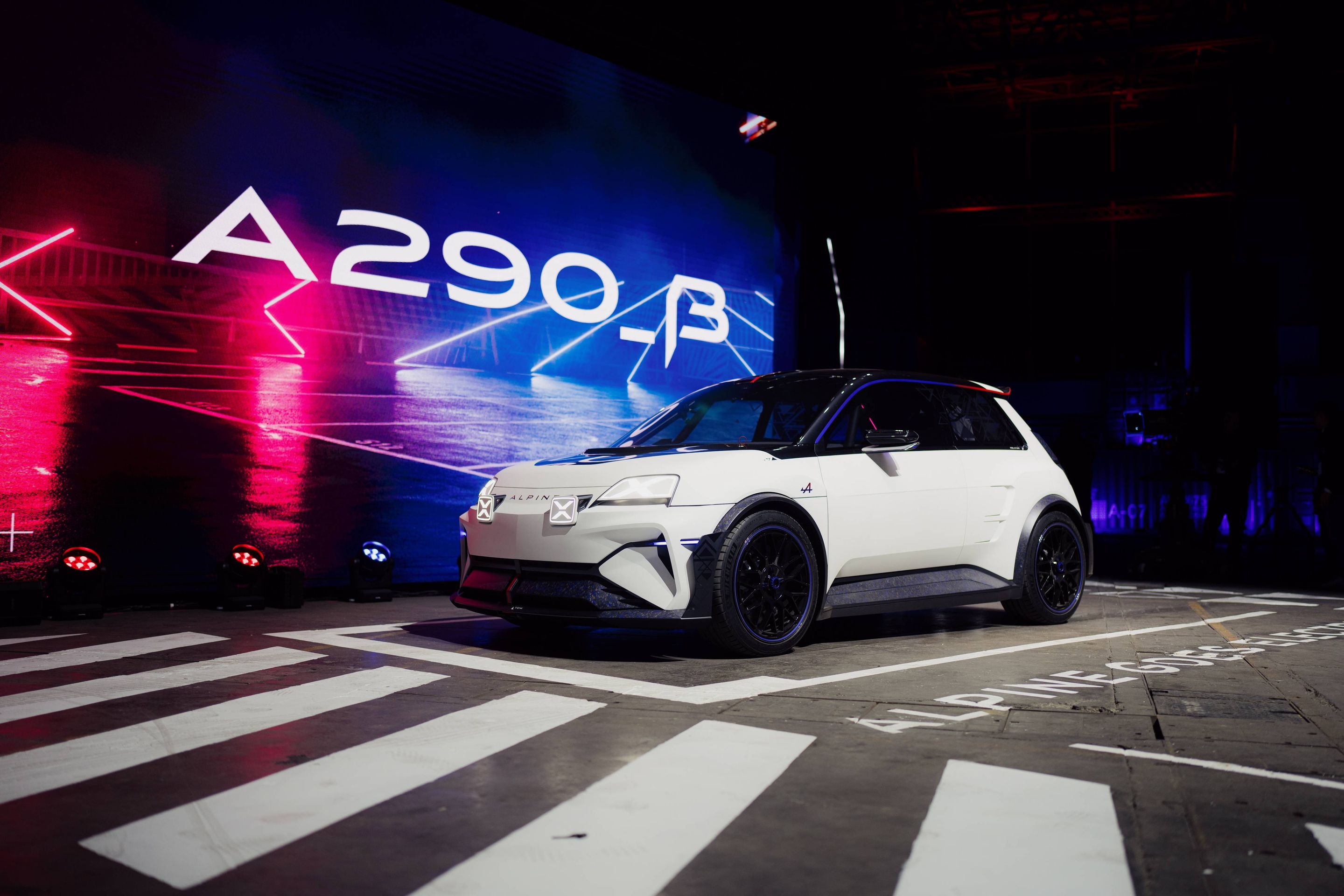 Alpine A290 Beta - Značka Alpine představila koncepční hot hatch A290 Beta (18/18)