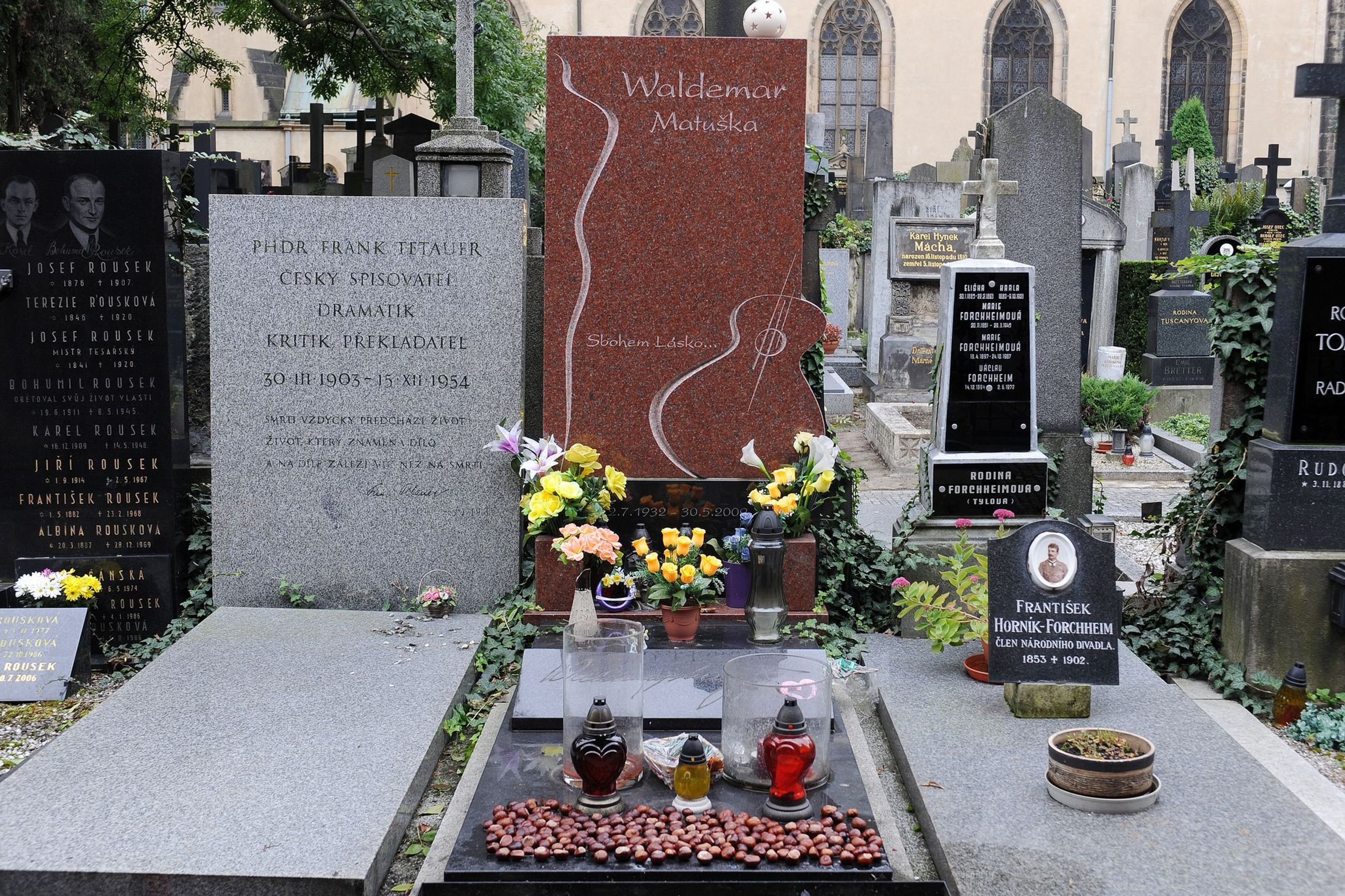 Hrob Waldemara Matušky - 3 - GALERIE: Hrob Slavíka z Madridu Waldemara Matušky (1/5)