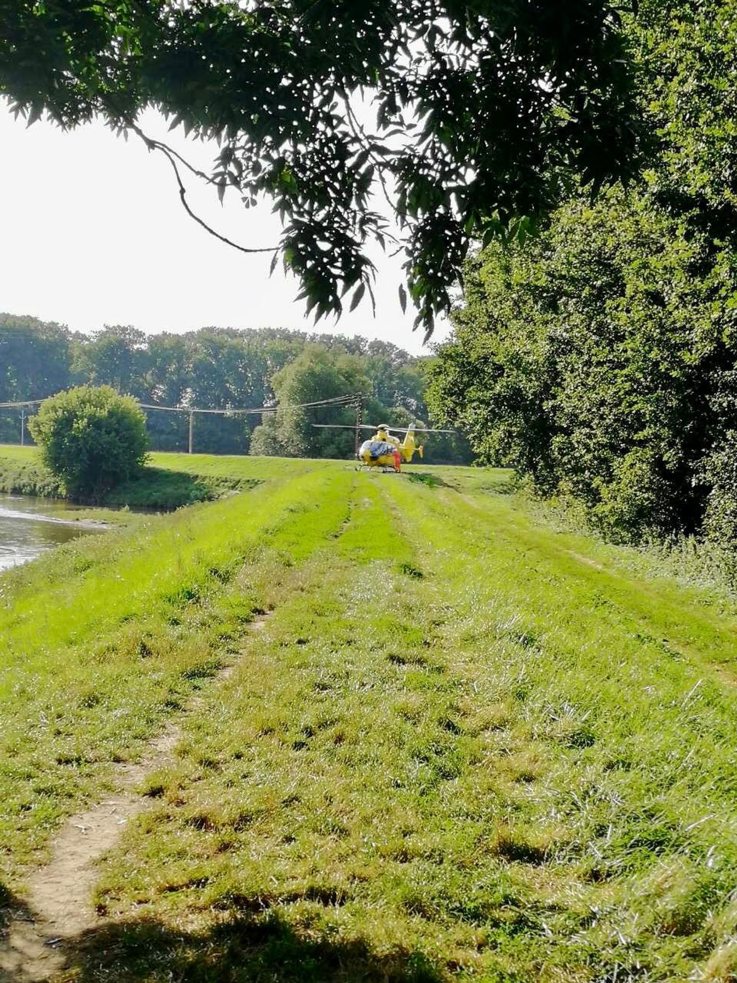 Na Hodonínsku se převrátila kánoe s vodáky - 1 - GALERIE: Na Hodonínsku se převrátila kánoe s vodáky (2/3)