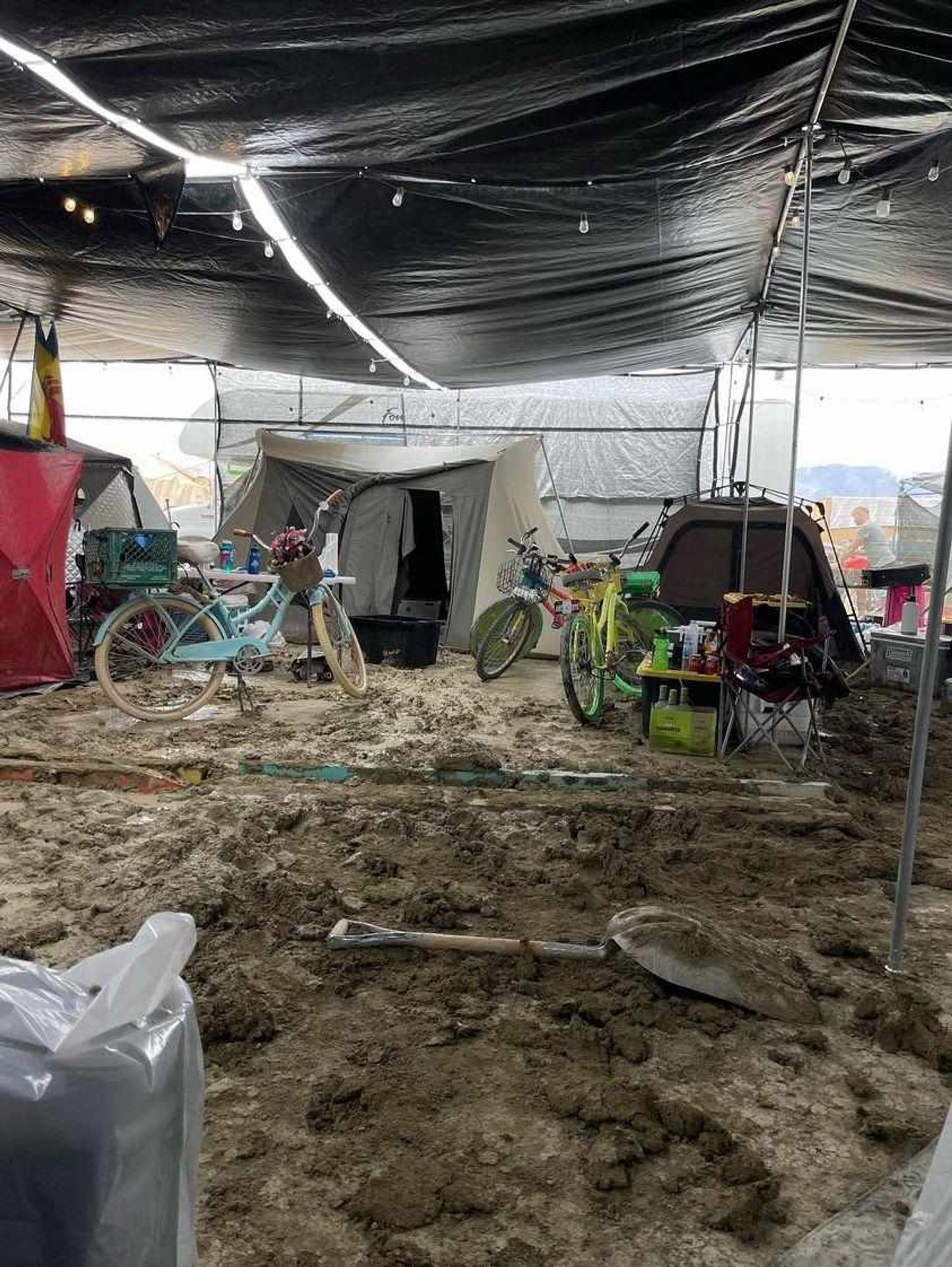 Češi na festivalu Burning Man v americké Nevadě - Češi na festivalu Burning Man v americké Nevadě (3/3)