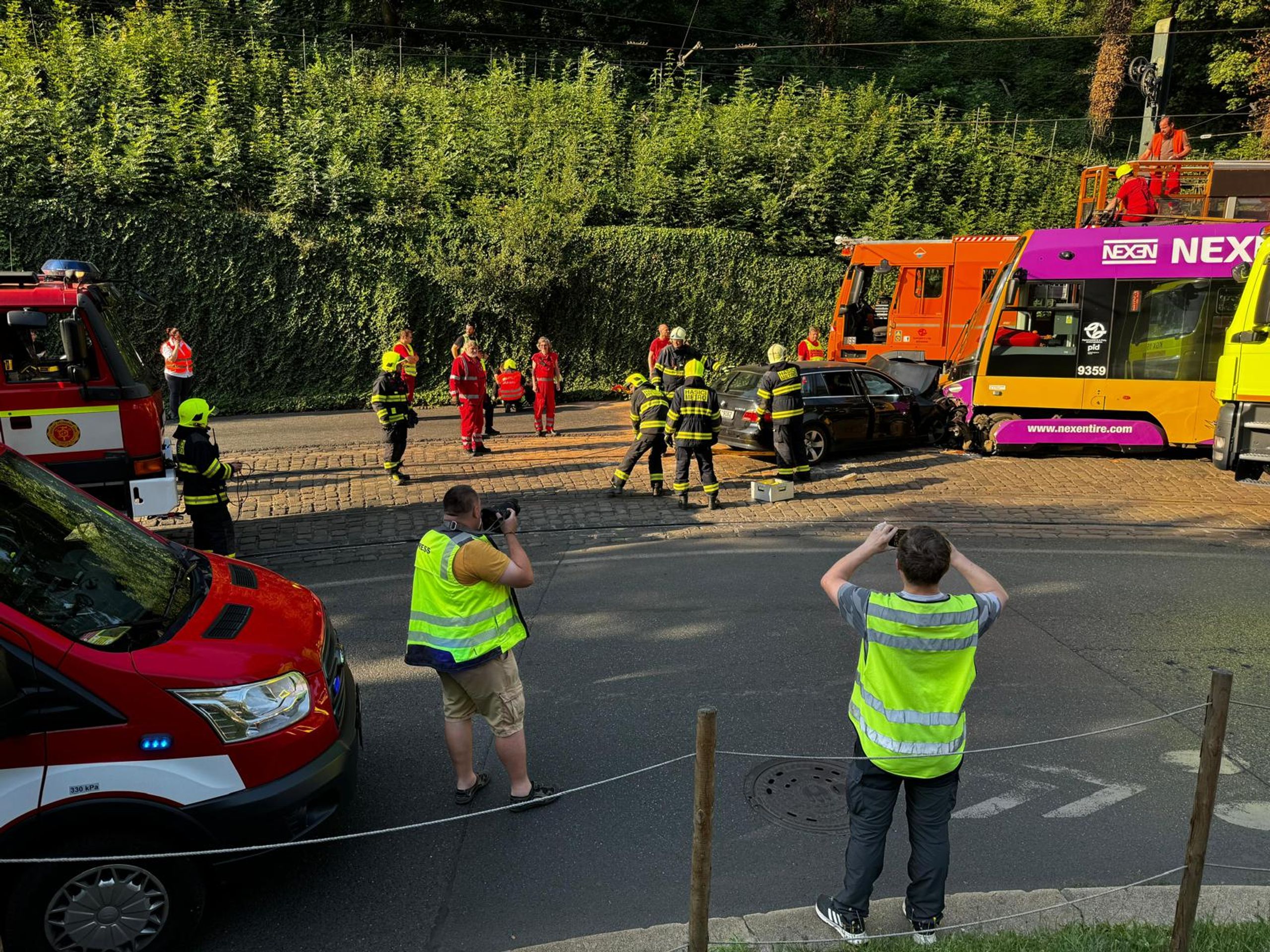 Nehoda tramvaje a osobního auta v centru Prahy - Nehoda tramvaje a osobního auta v centru Prahy (5/5)