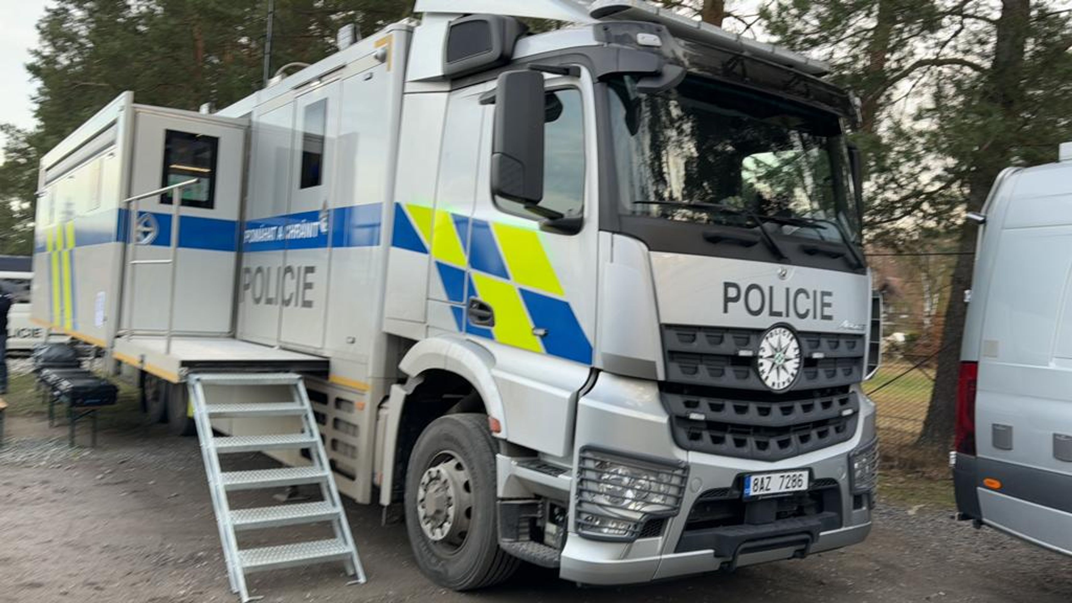 Hromadná policejní akce v Klánovicích (5) - Pátrací akce v Klánovickém lese (14/33)